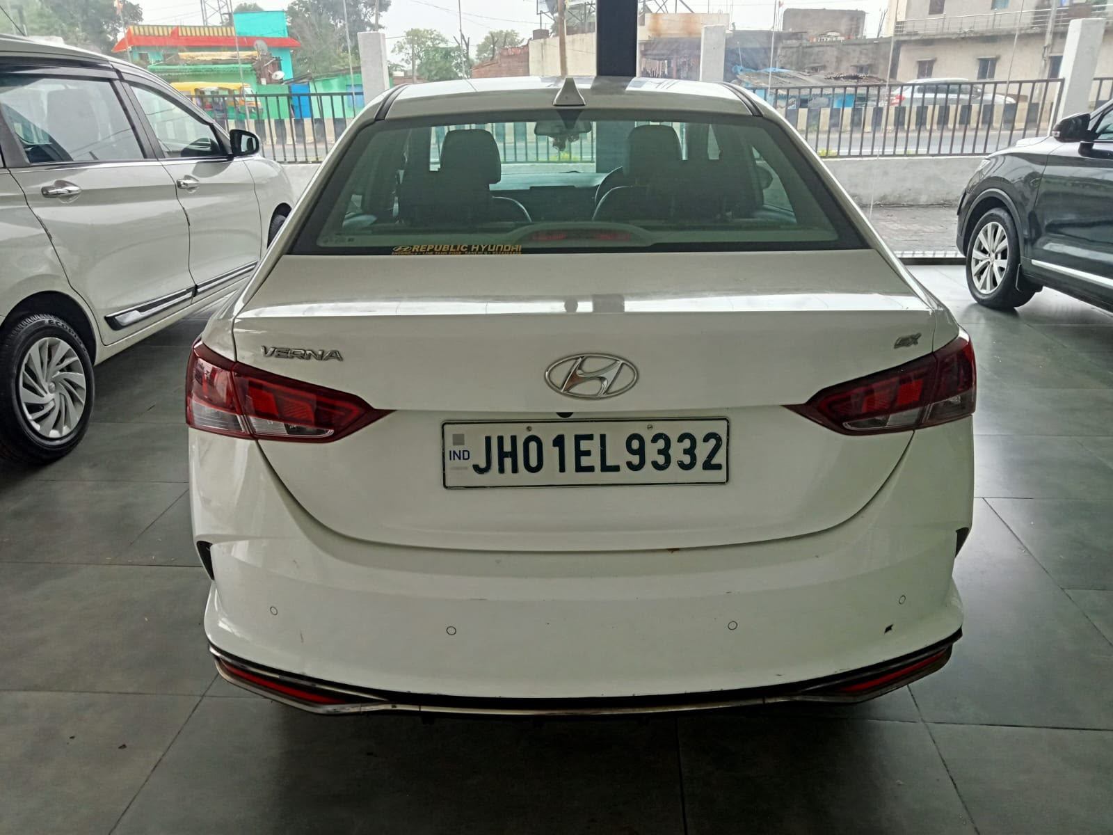 Hyundai Verna - View 5