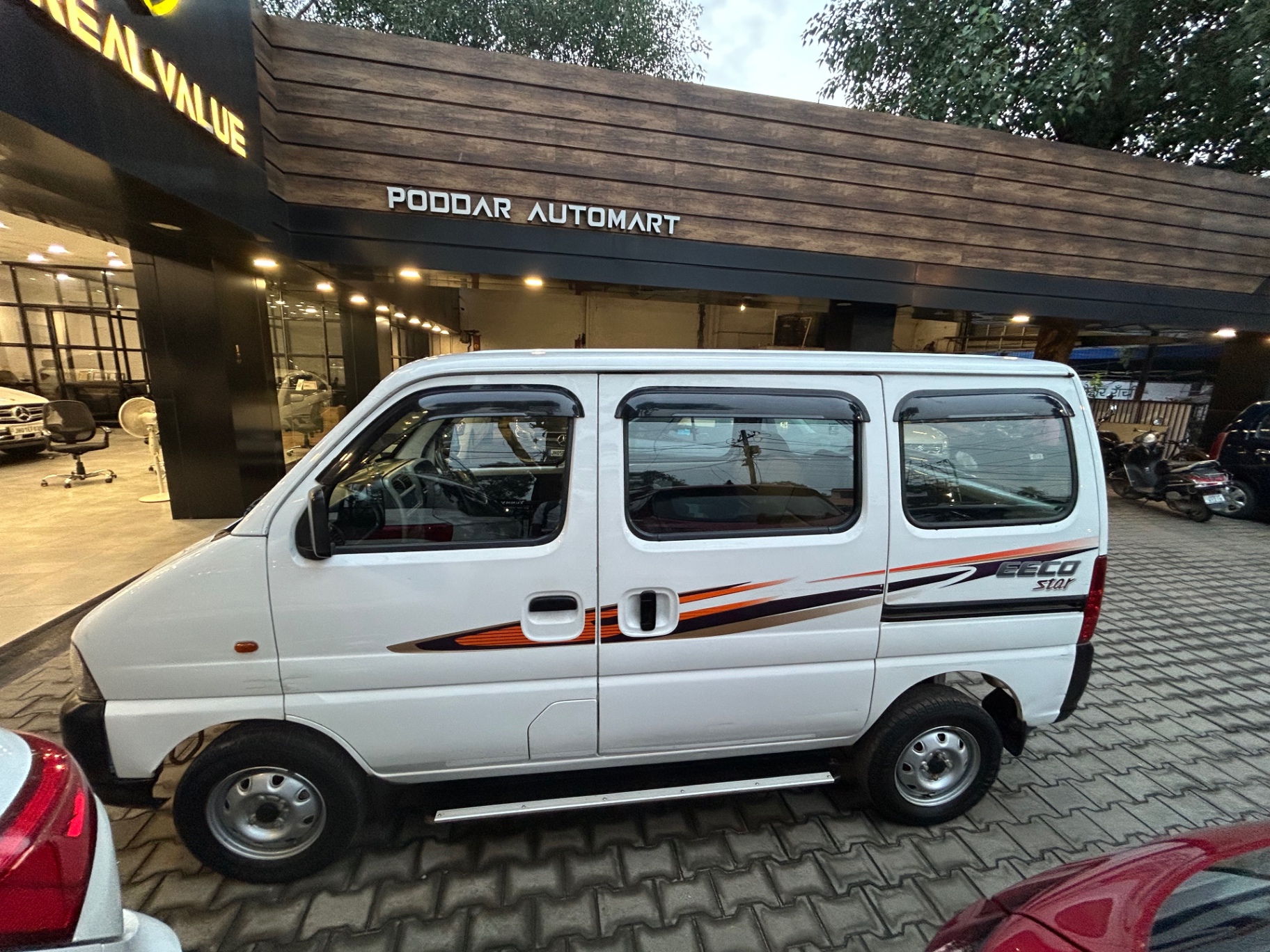 Maruti Suzuki Eeco - View 4
