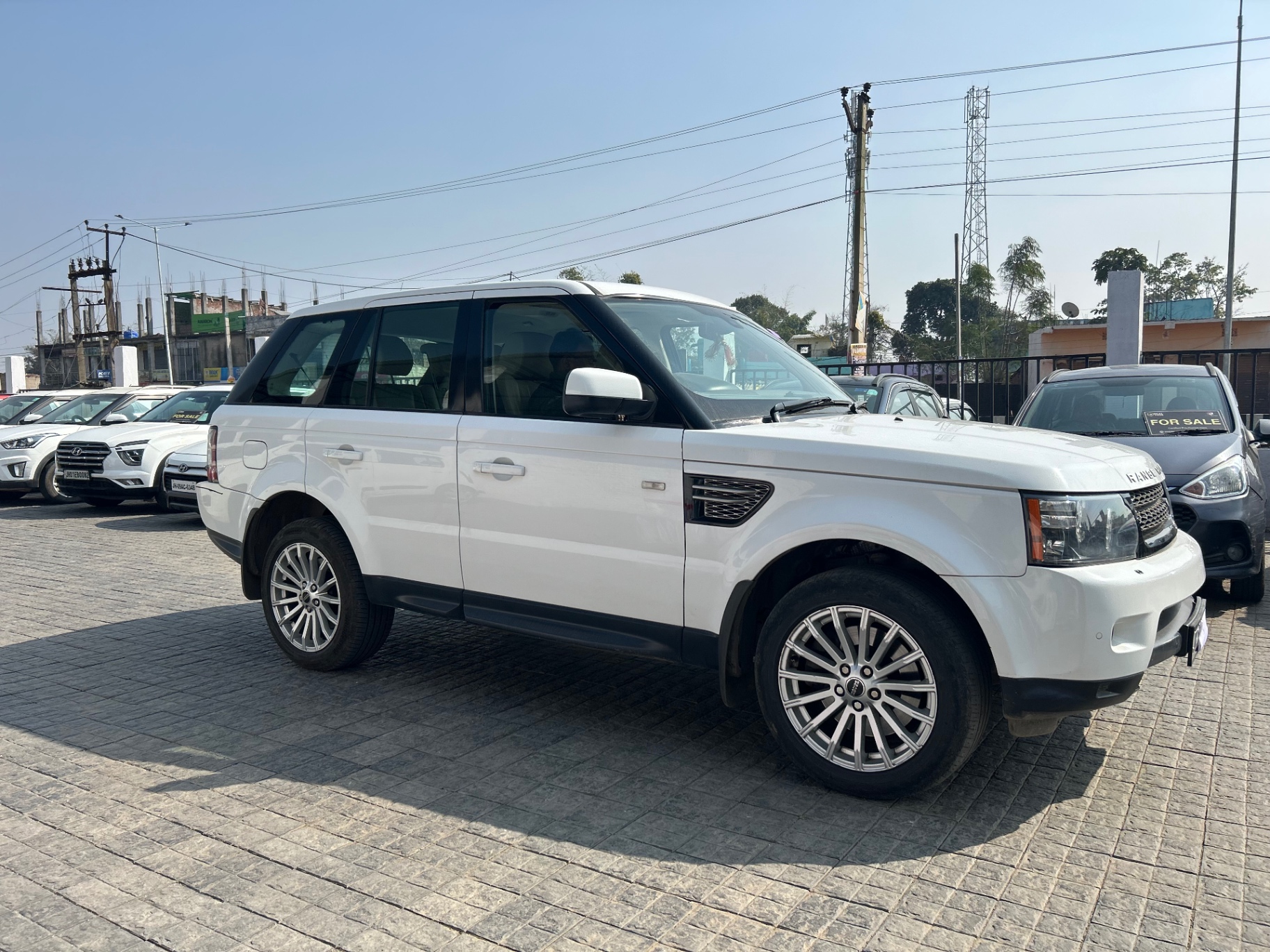 Land Rover Range Rover - View 3