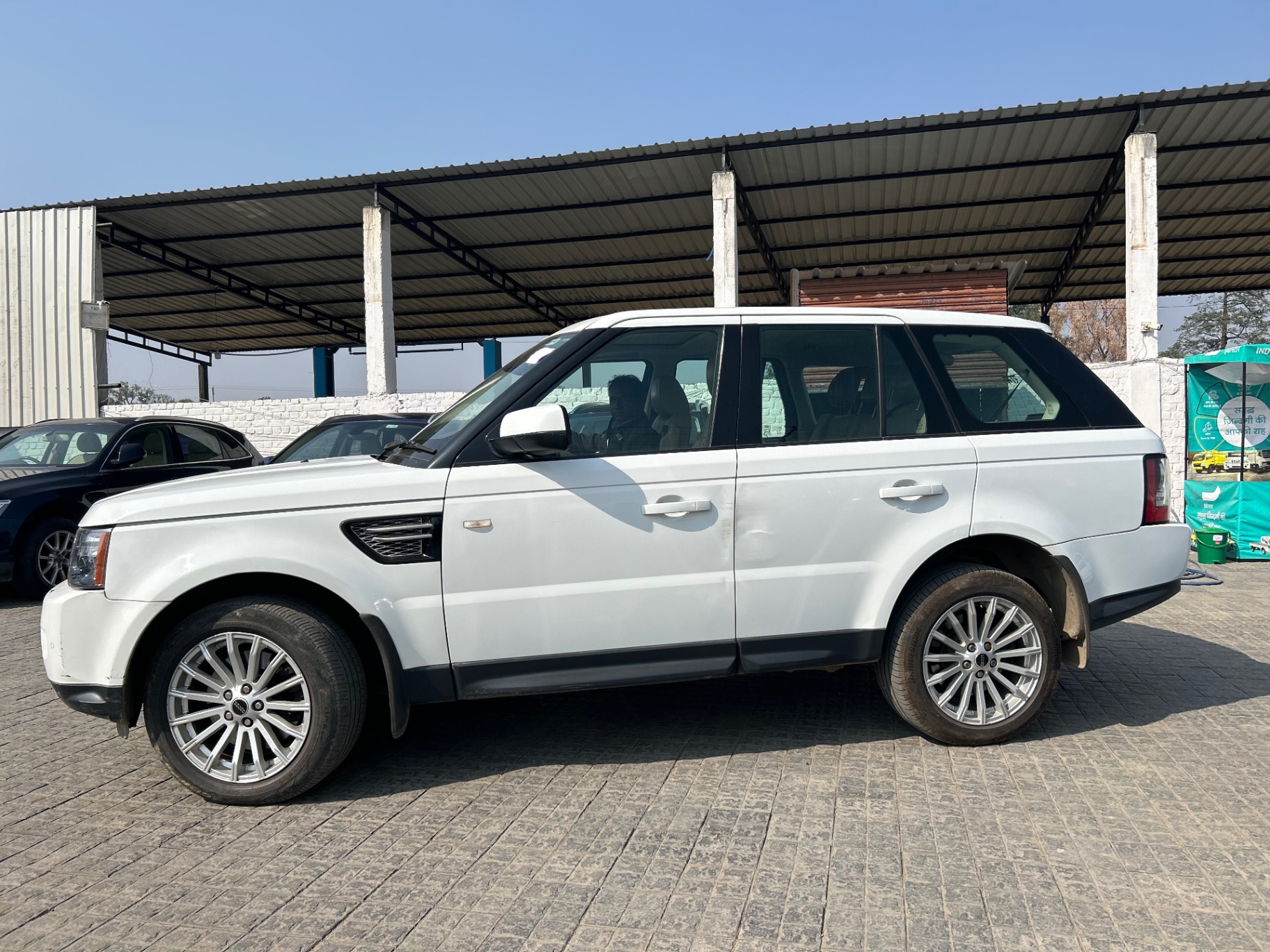 Land Rover Range Rover - View 4