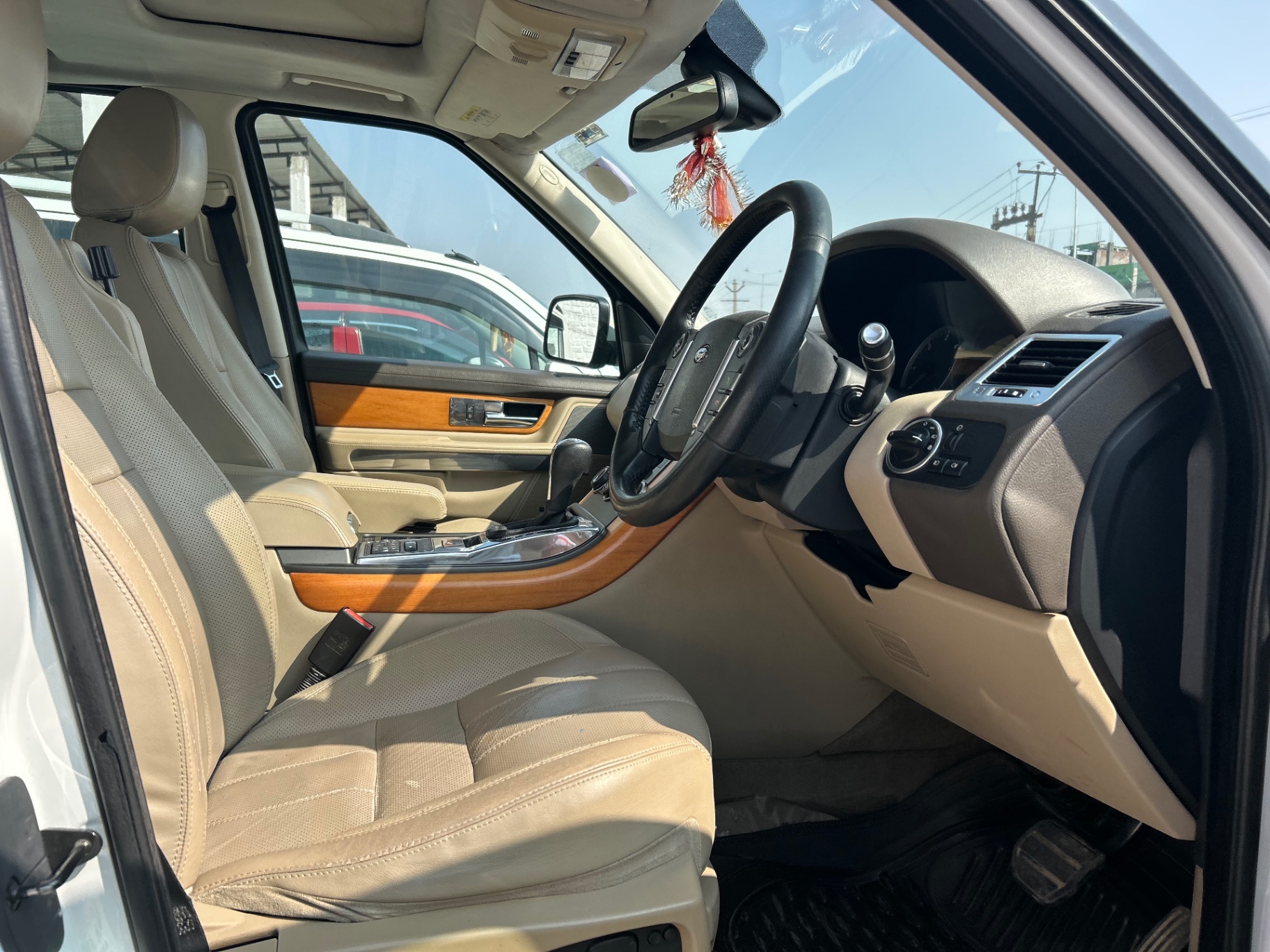 Land Rover Range Rover - View 5