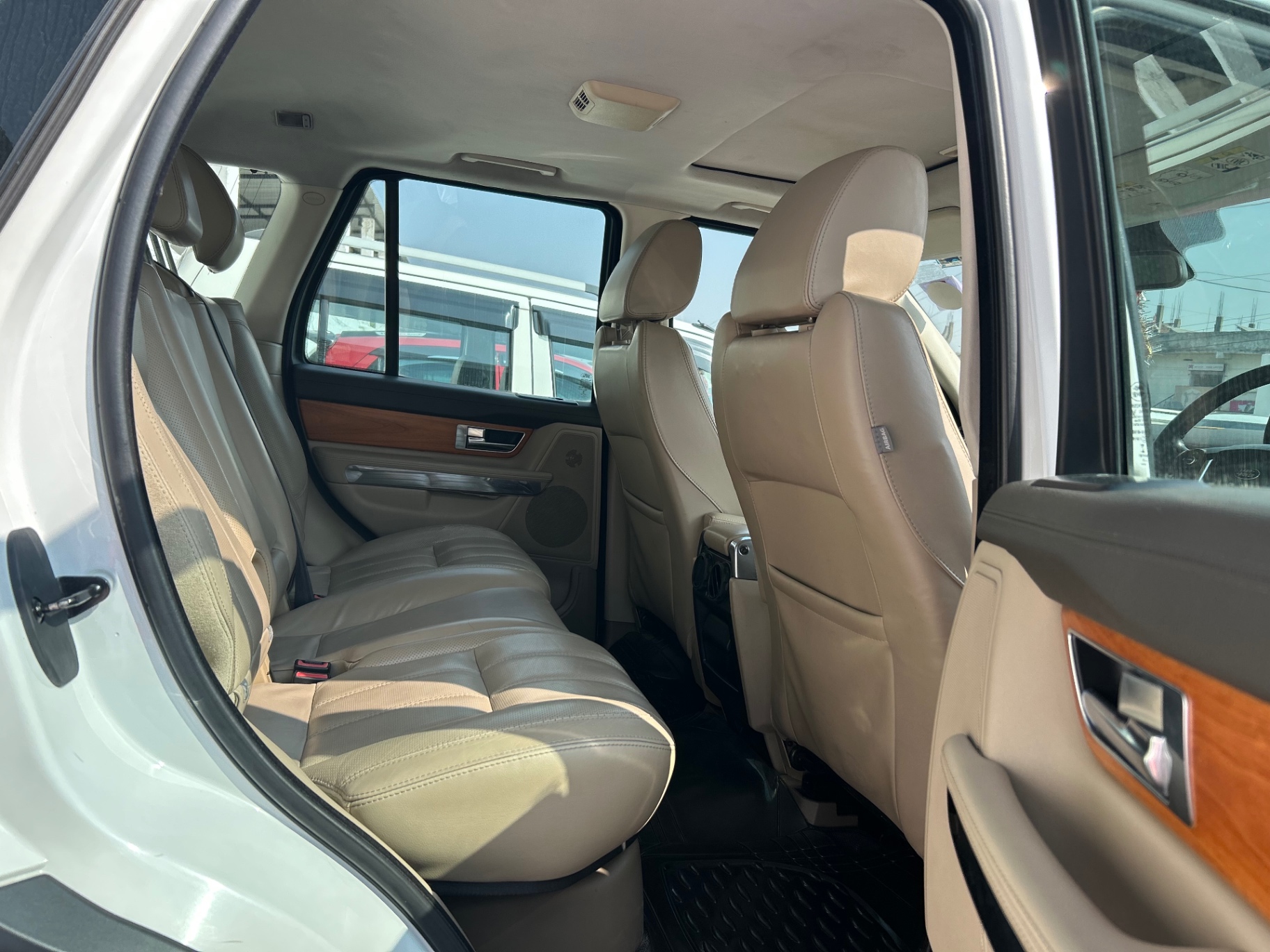 Land Rover Range Rover - View 6