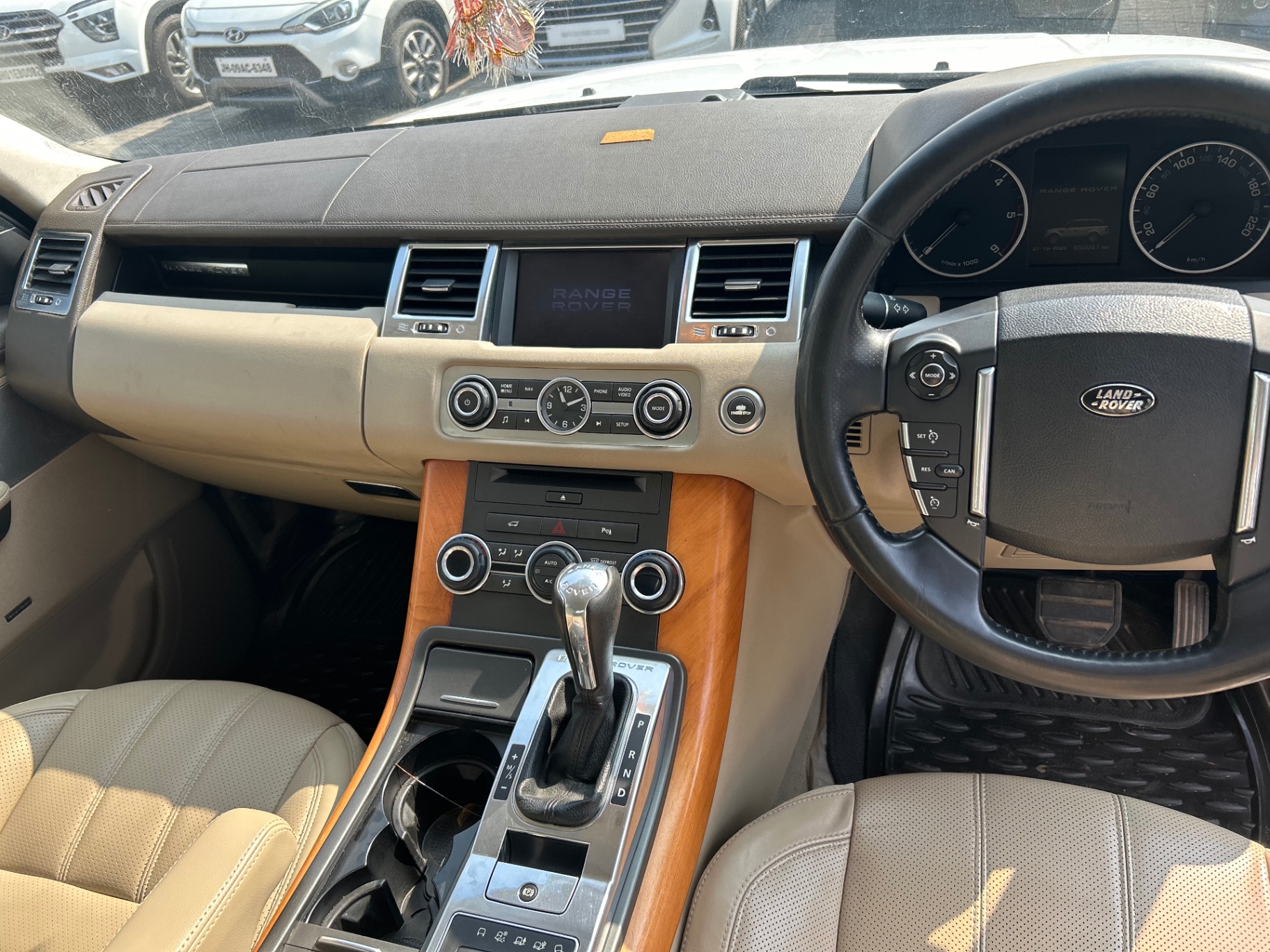 Land Rover Range Rover - View 7