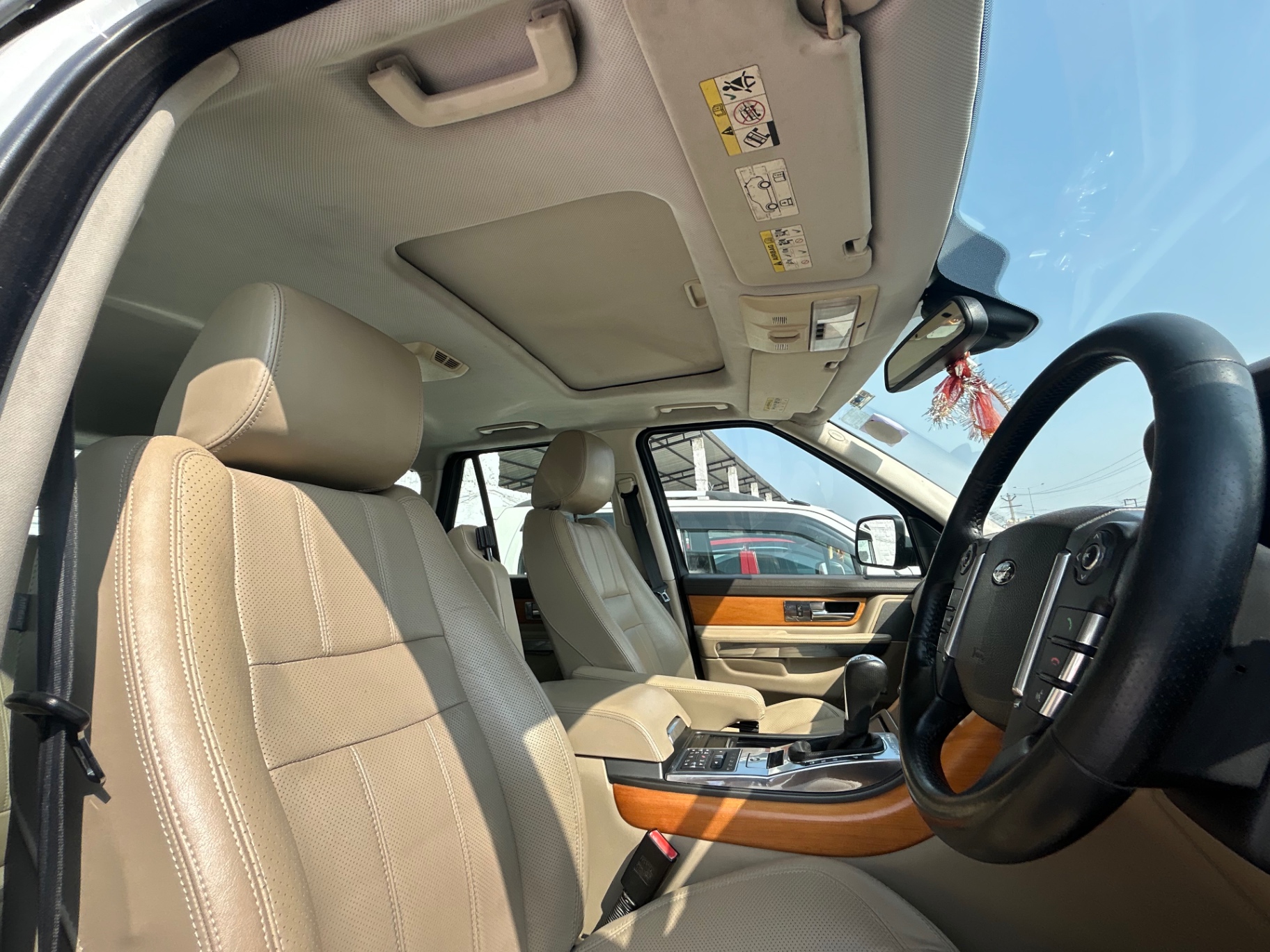 Land Rover Range Rover - View 9