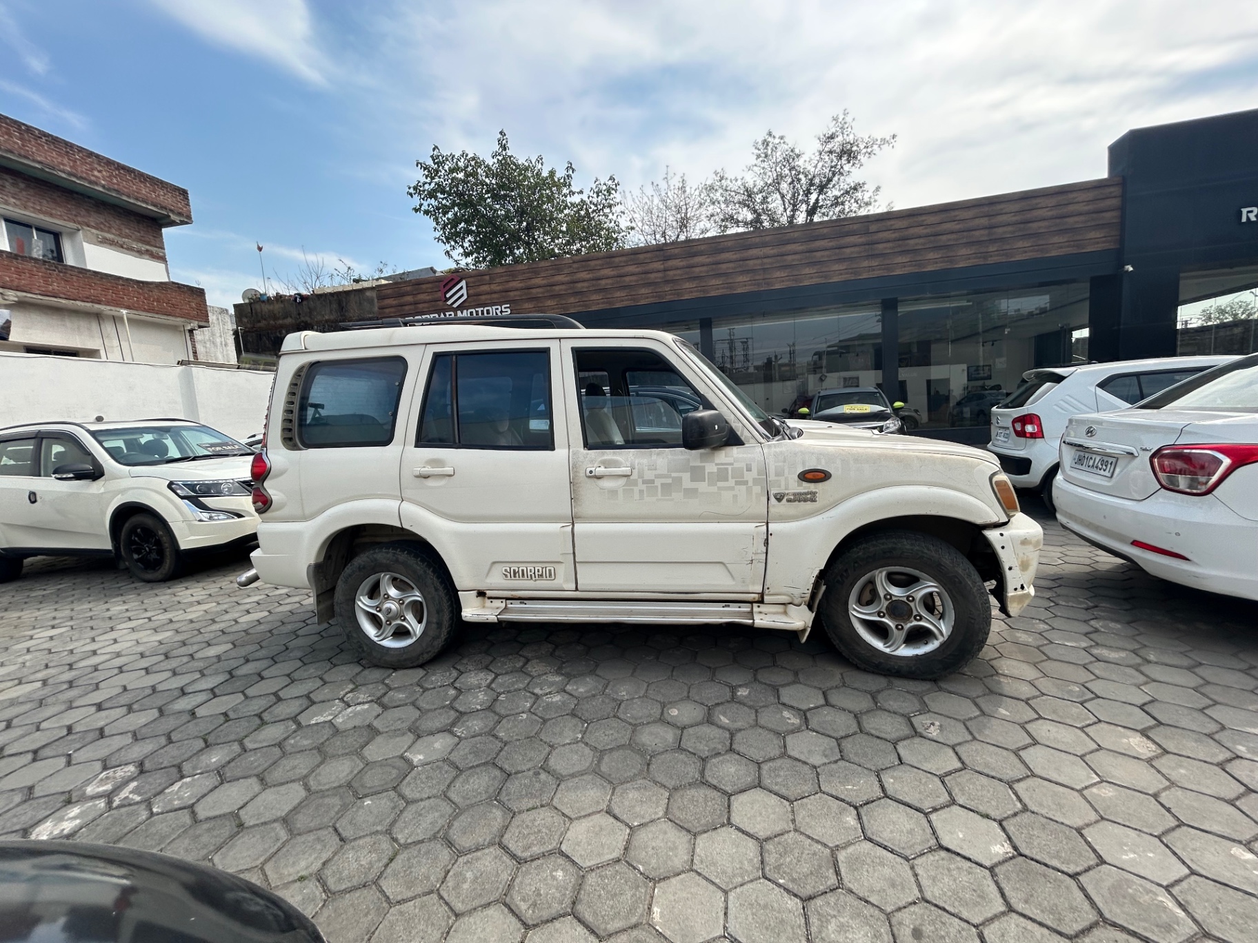 Mahindra Scorpio - View 2