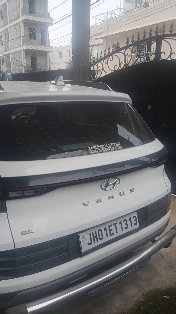 Hyundai Venue - Photo 2