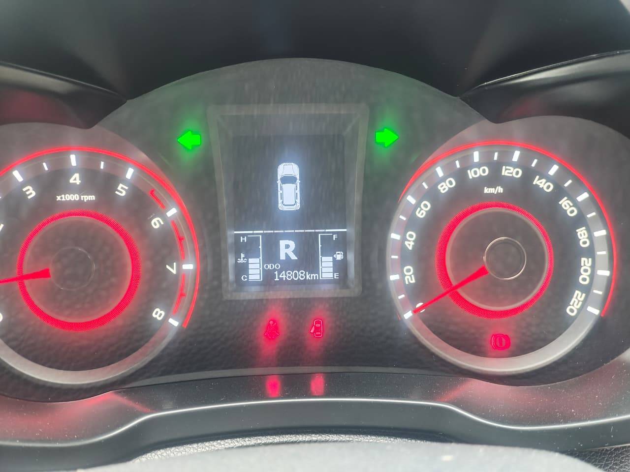 Mahindra XUV300 - Photo 5