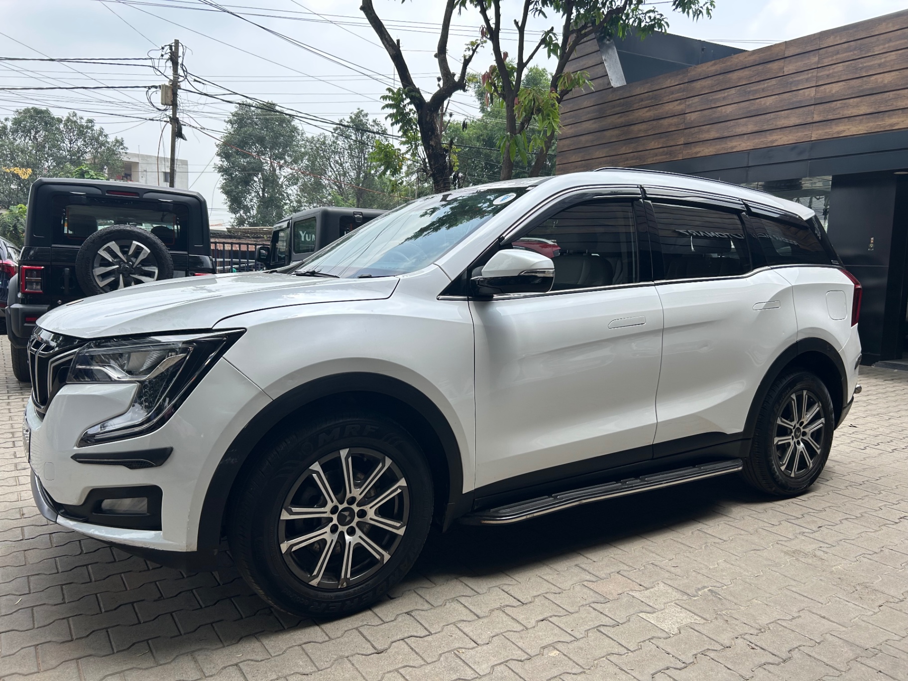 Mahindra XUV700 - View 3