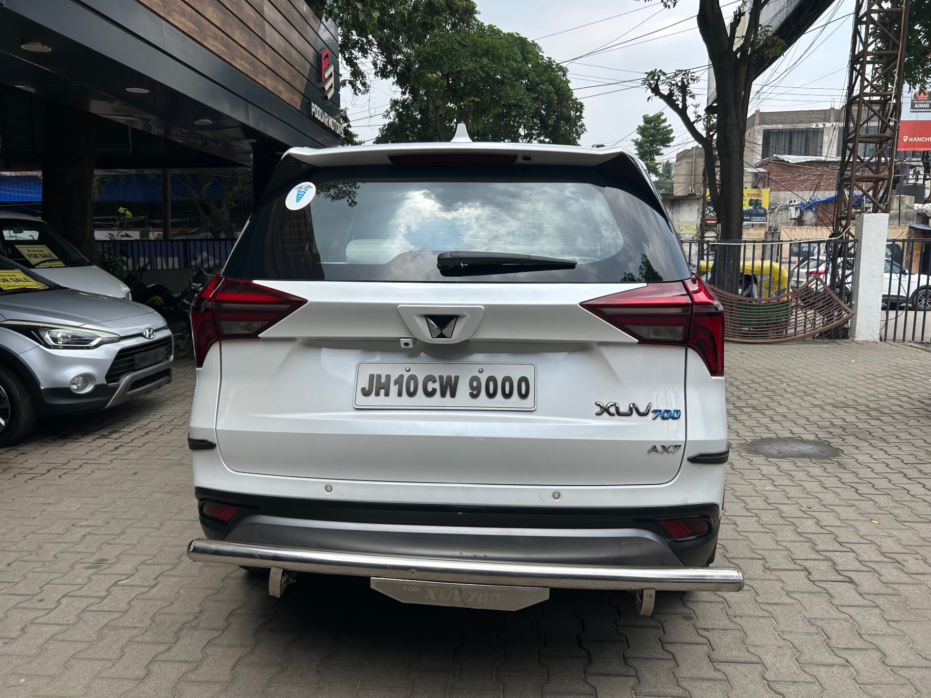 Mahindra XUV700 - View 4