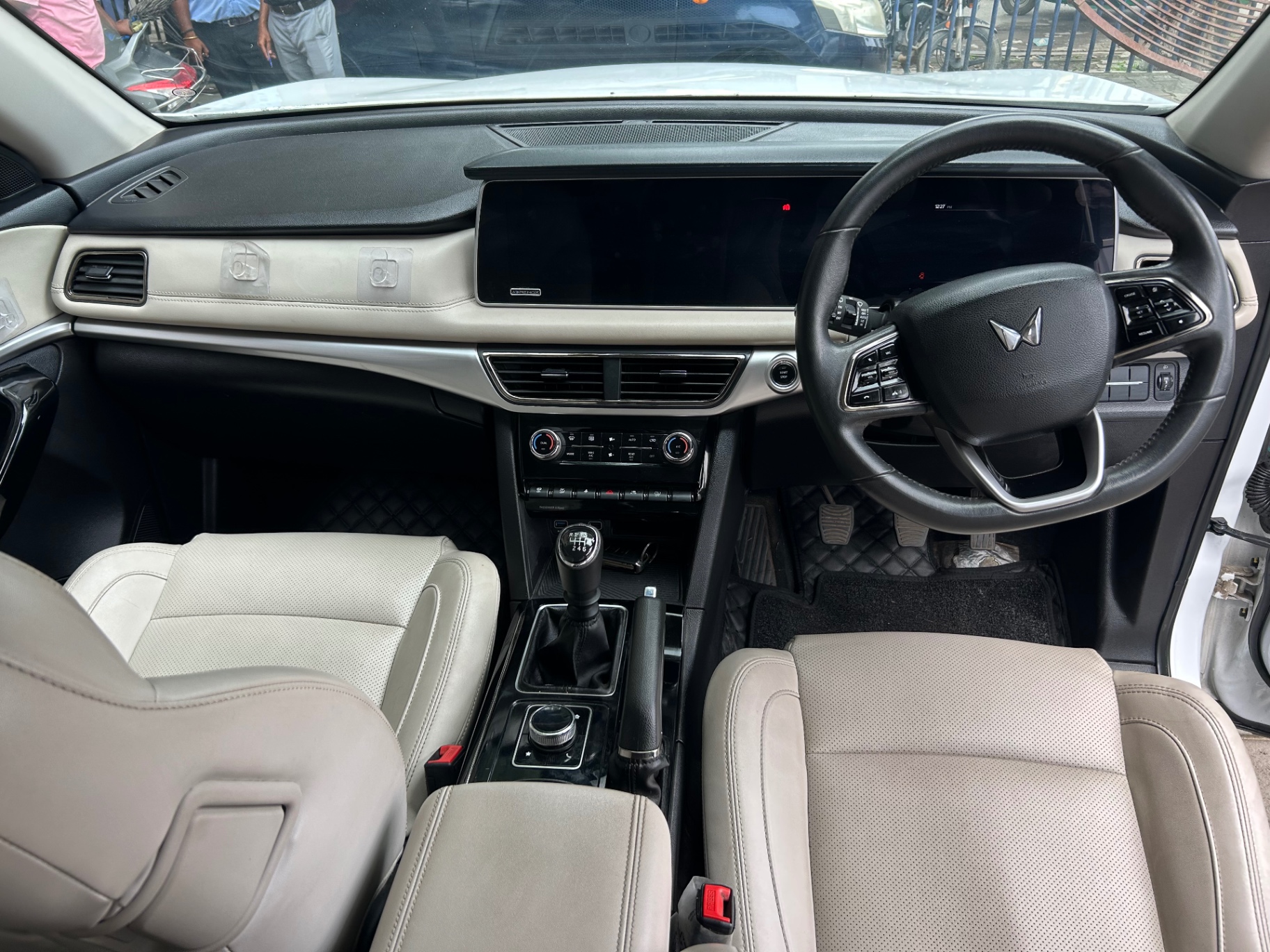 Mahindra XUV700 - View 8