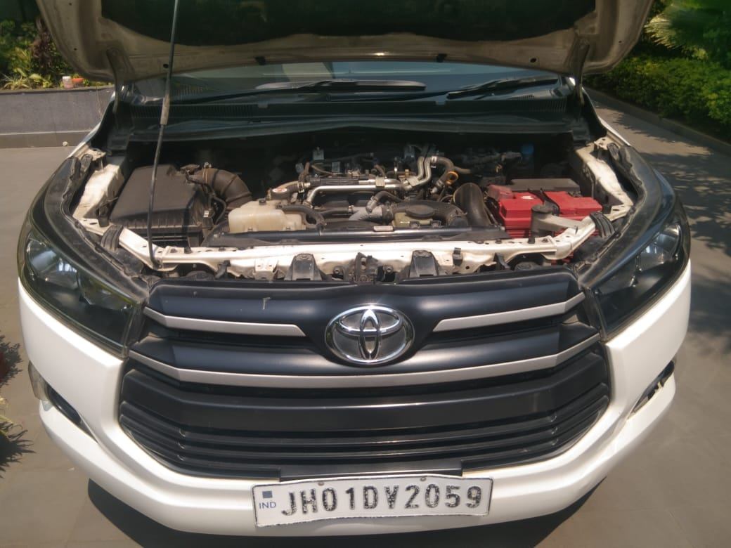 Toyota Innova Crysta - Photo 3