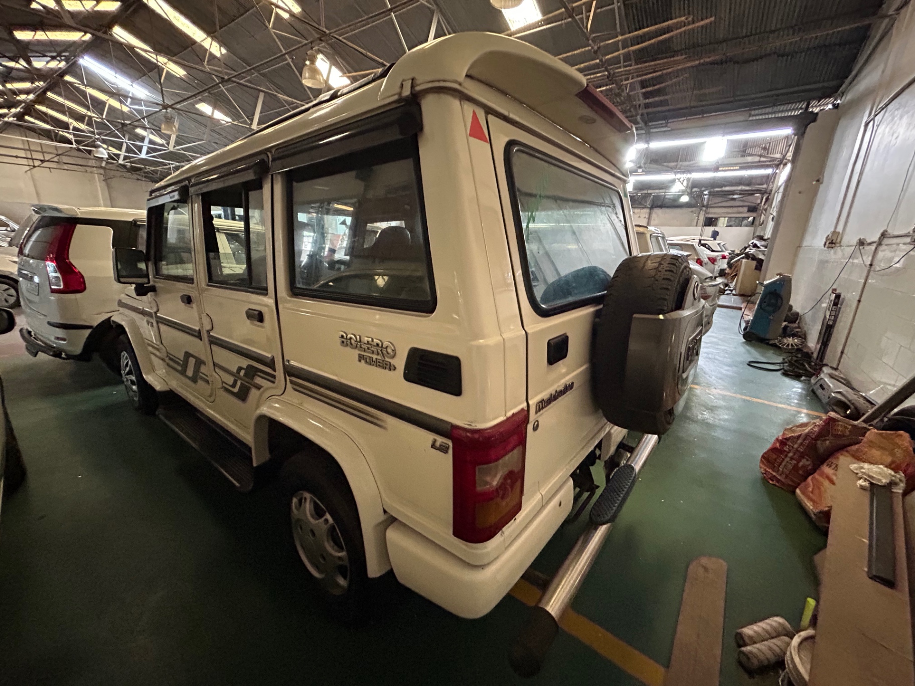 Mahindra Bolero - View 3