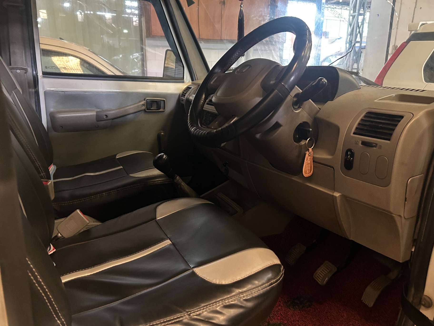 Mahindra Bolero - View 5