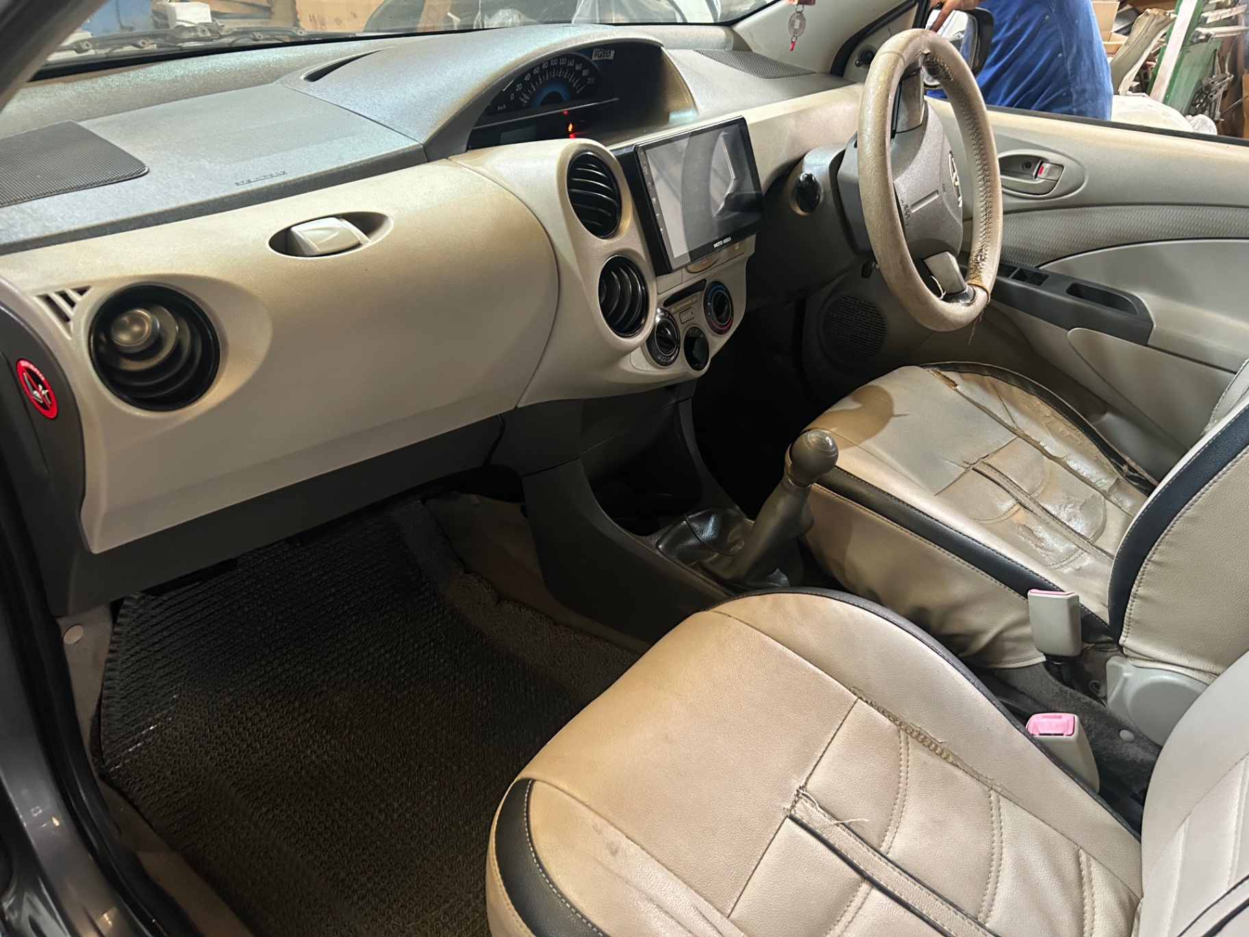 Toyota Etios - View 2