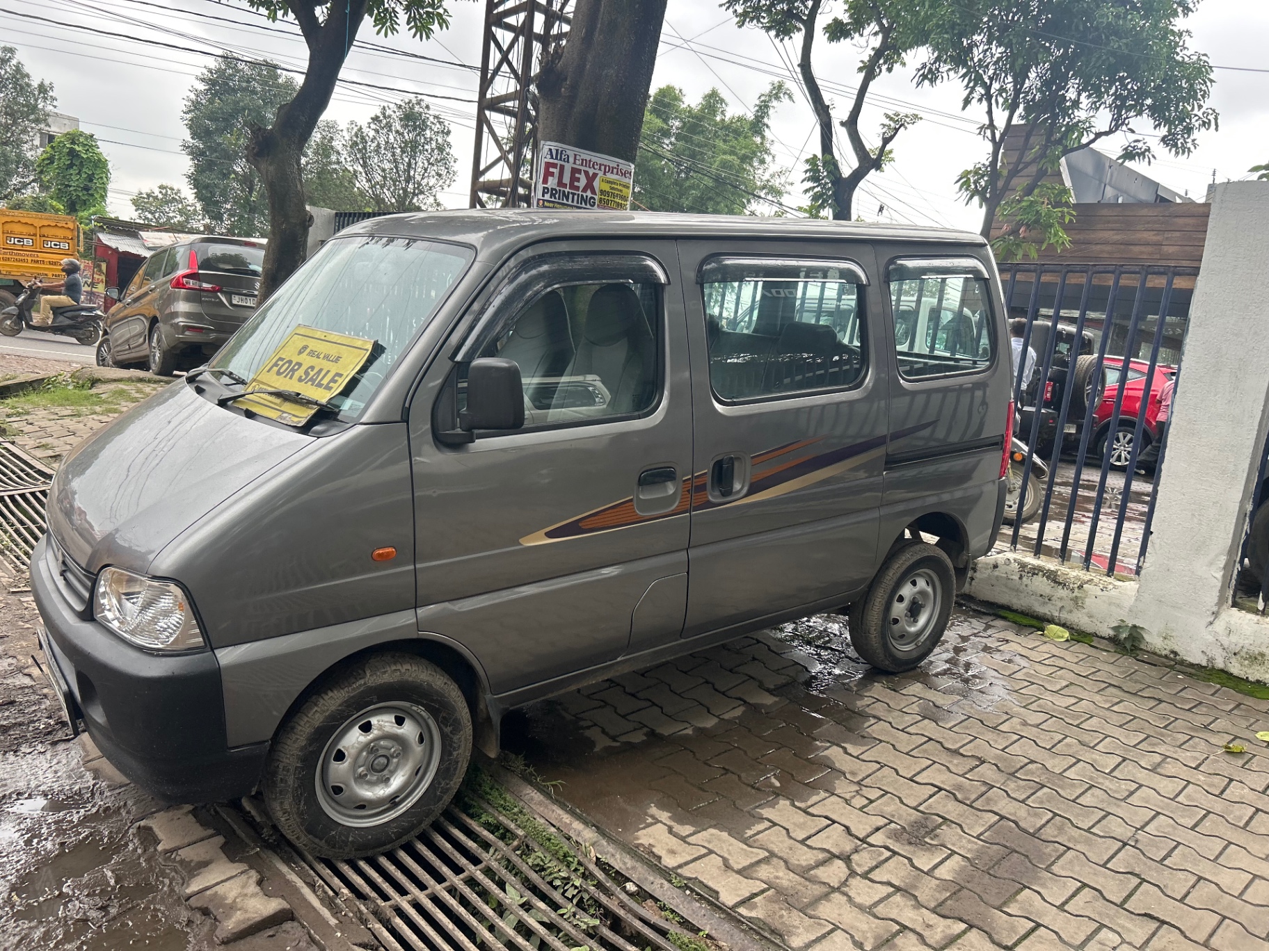 Maruti Suzuki Eeco - View 2