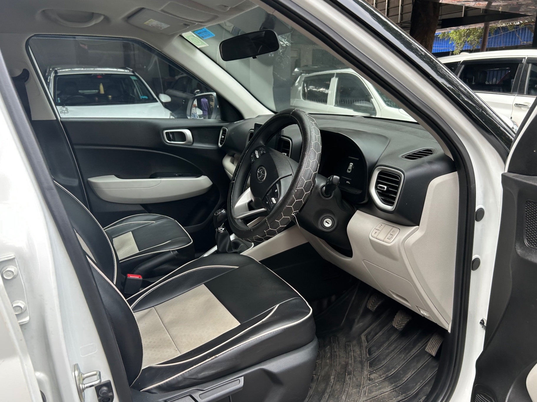 Hyundai Venue - View 5