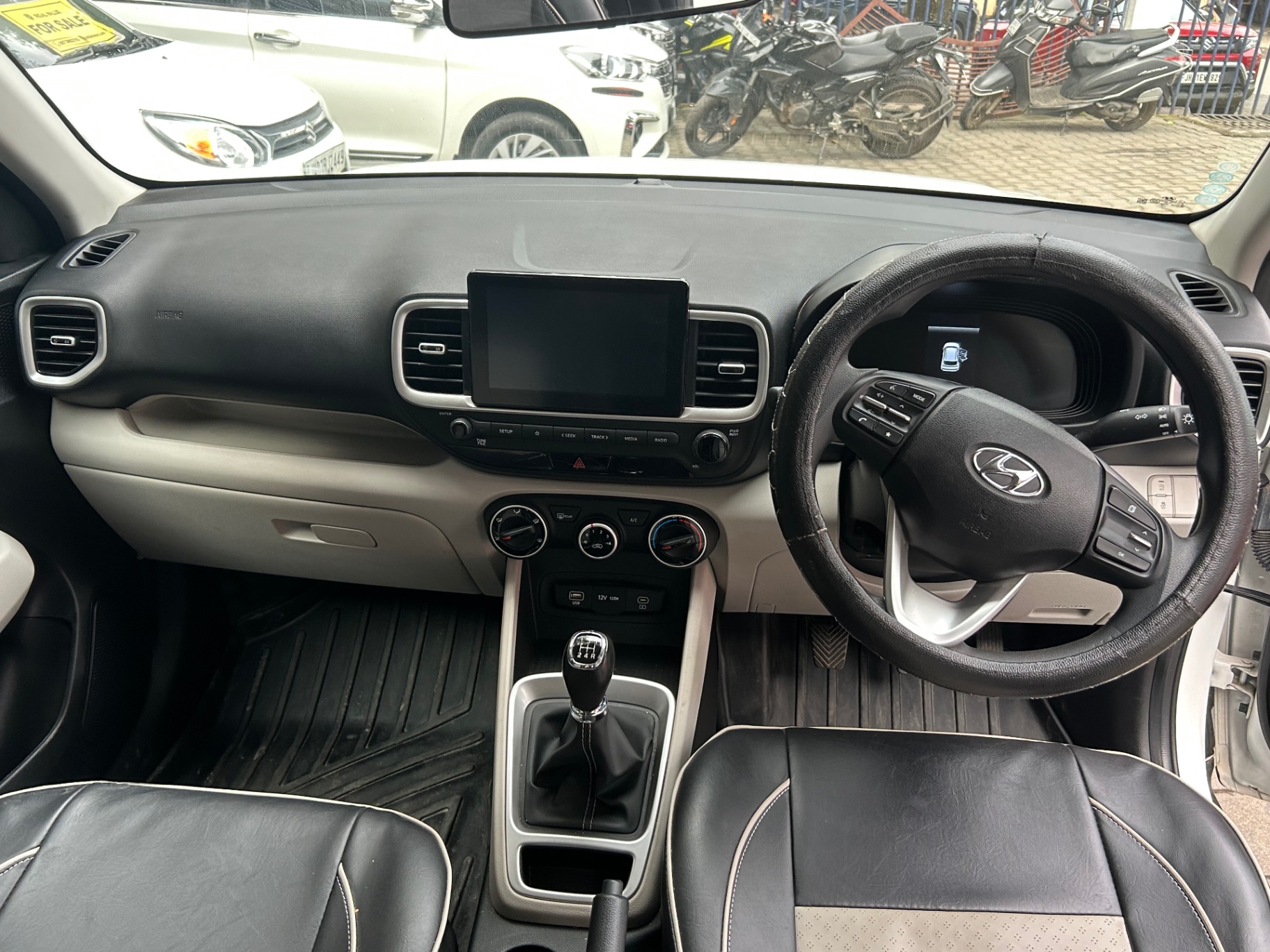 Hyundai Venue - View 7