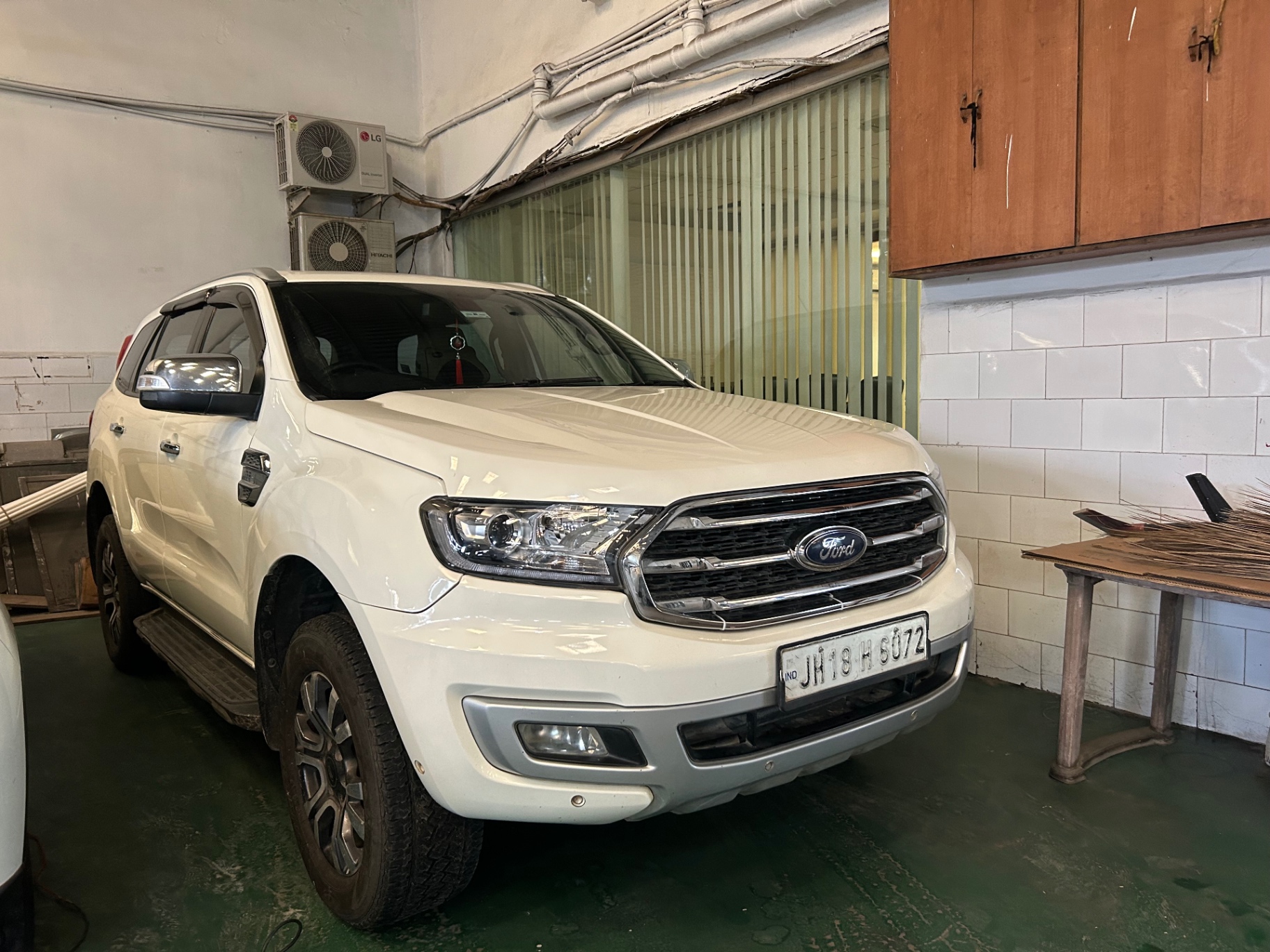 Ford Endeavour - View 2