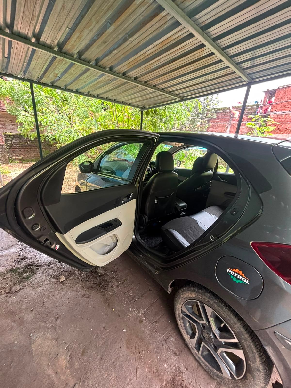 Tata Tiago - Photo 5