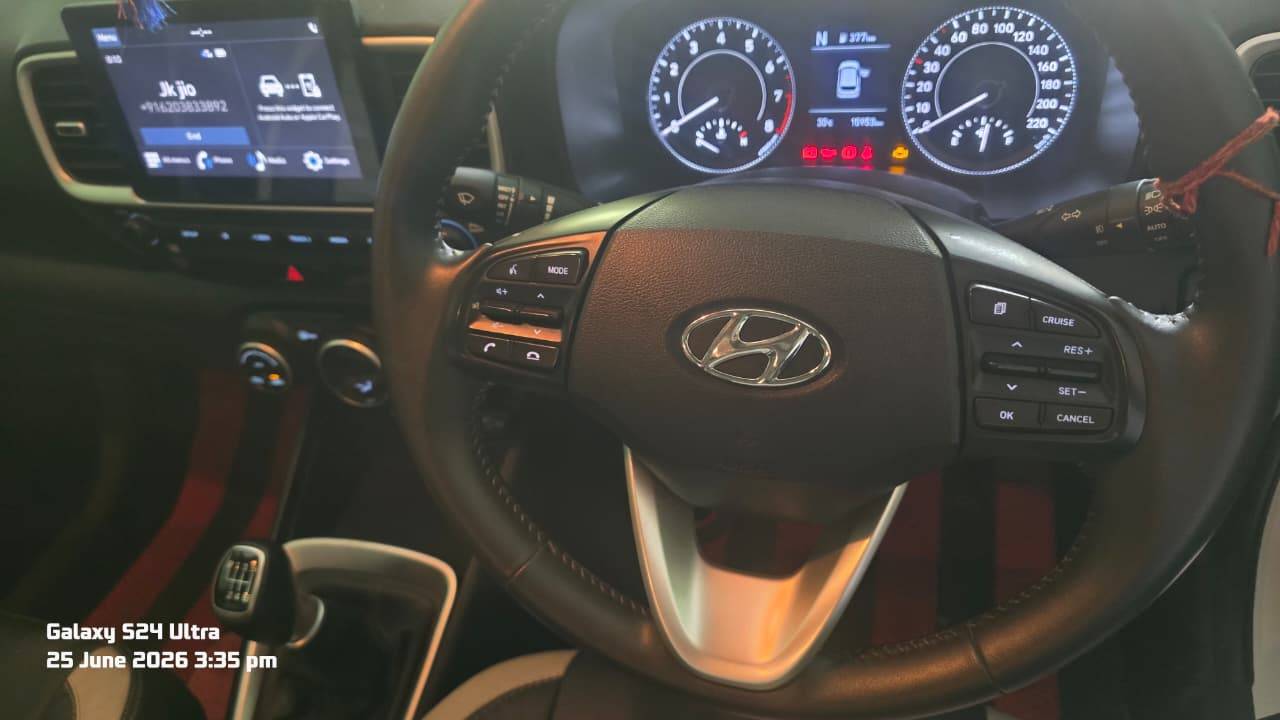 Hyundai Venue - Photo 4