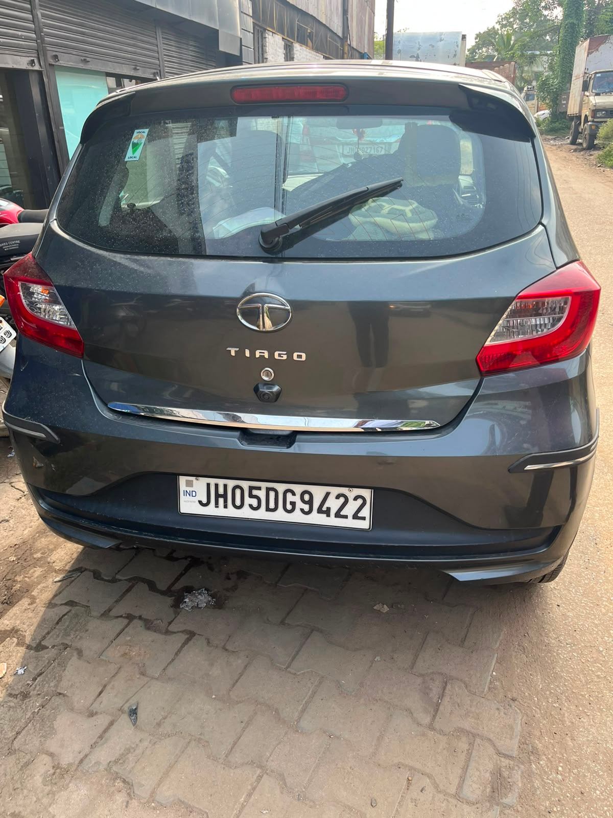 Tata Tiago - Photo 2