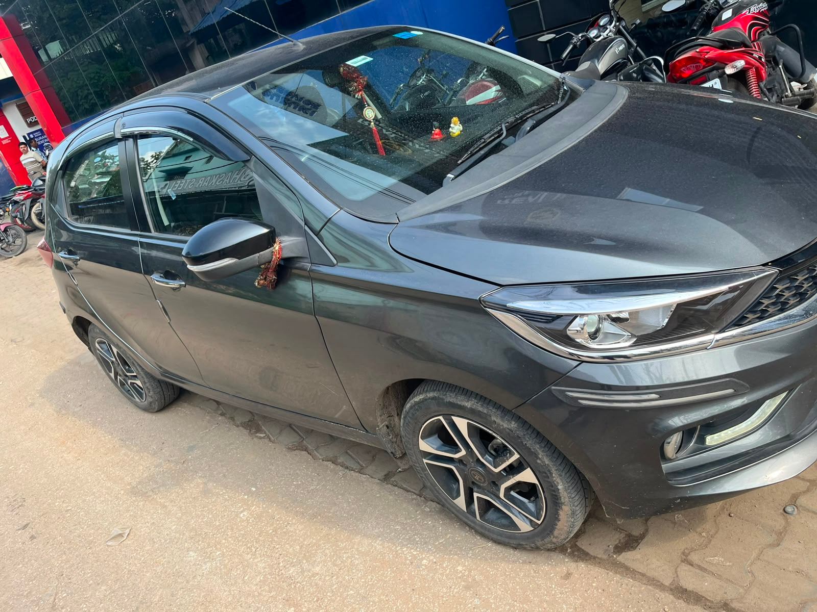 Tata Tiago - Photo 4