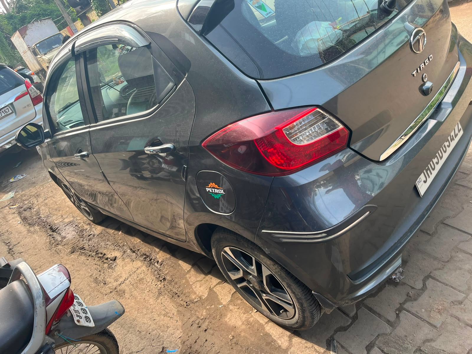 Tata Tiago - Photo 3