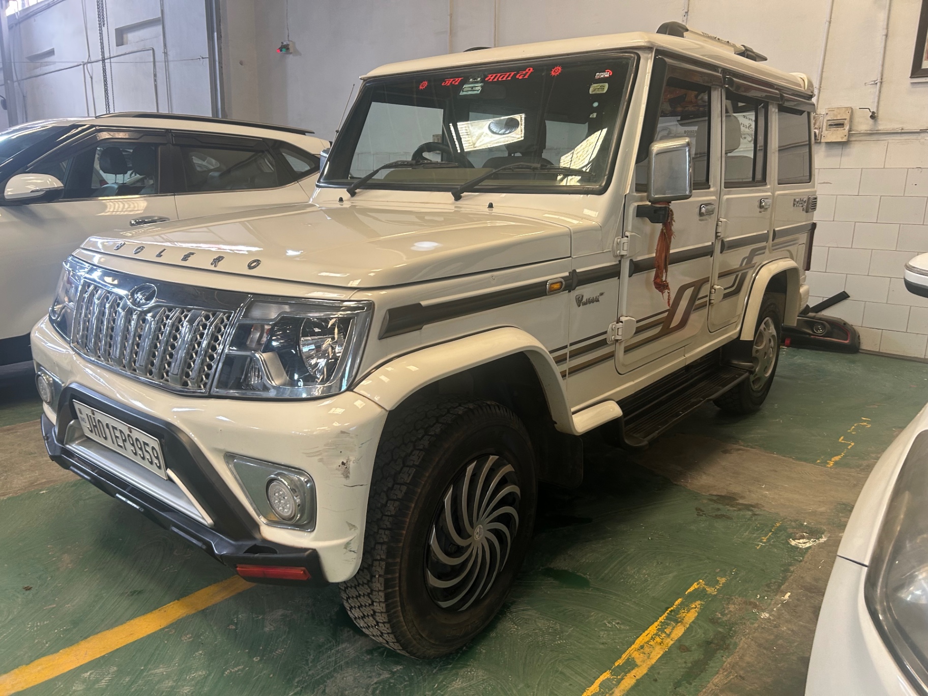 Mahindra Bolero - View 2