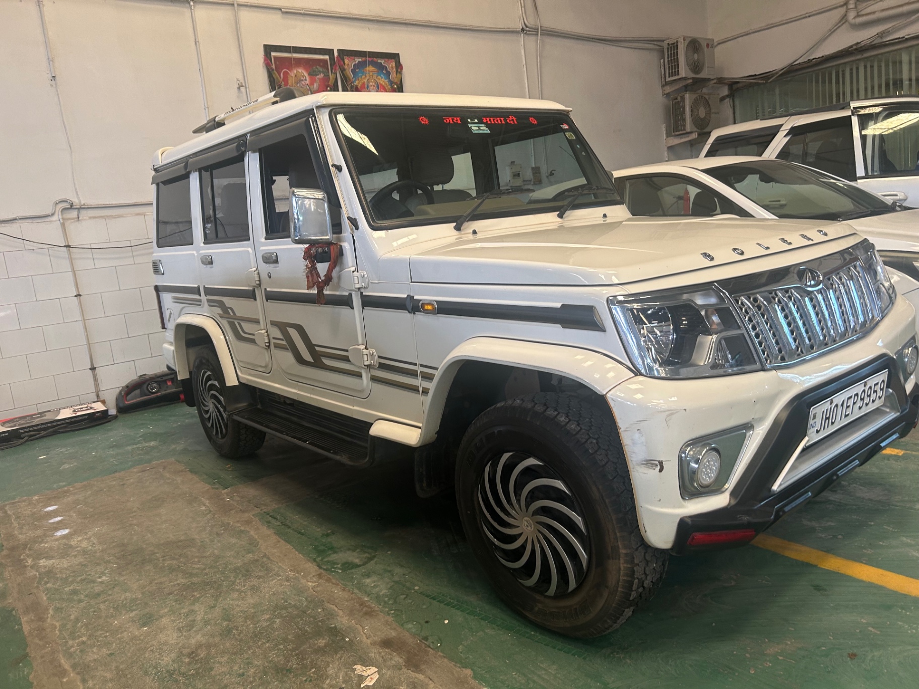 Mahindra Bolero - View 3