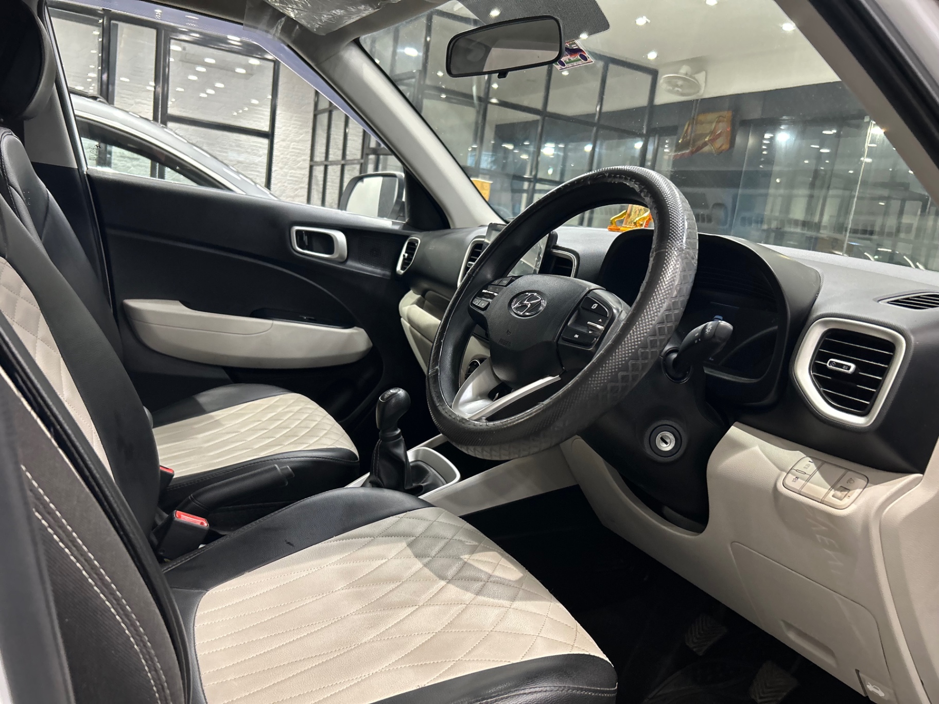 Hyundai Venue - View 5