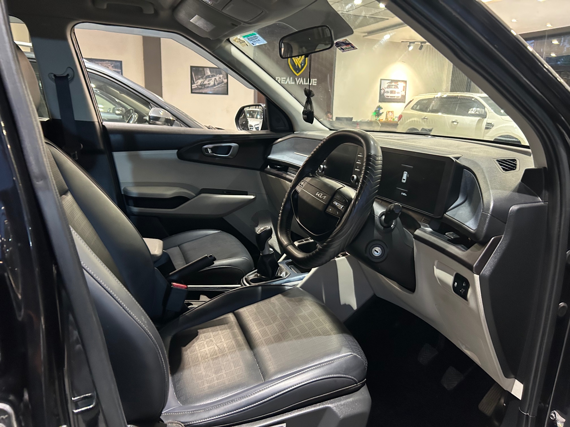 Kia Carens - View 5