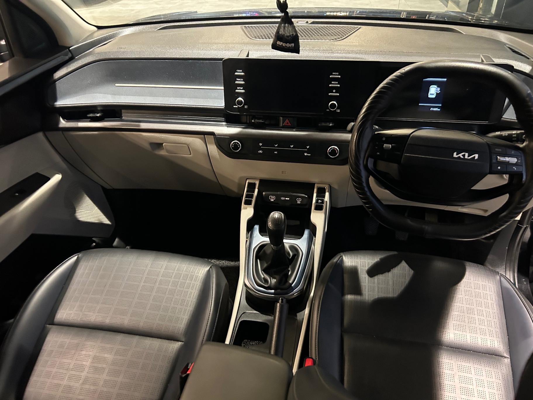 Kia Carens - View 8