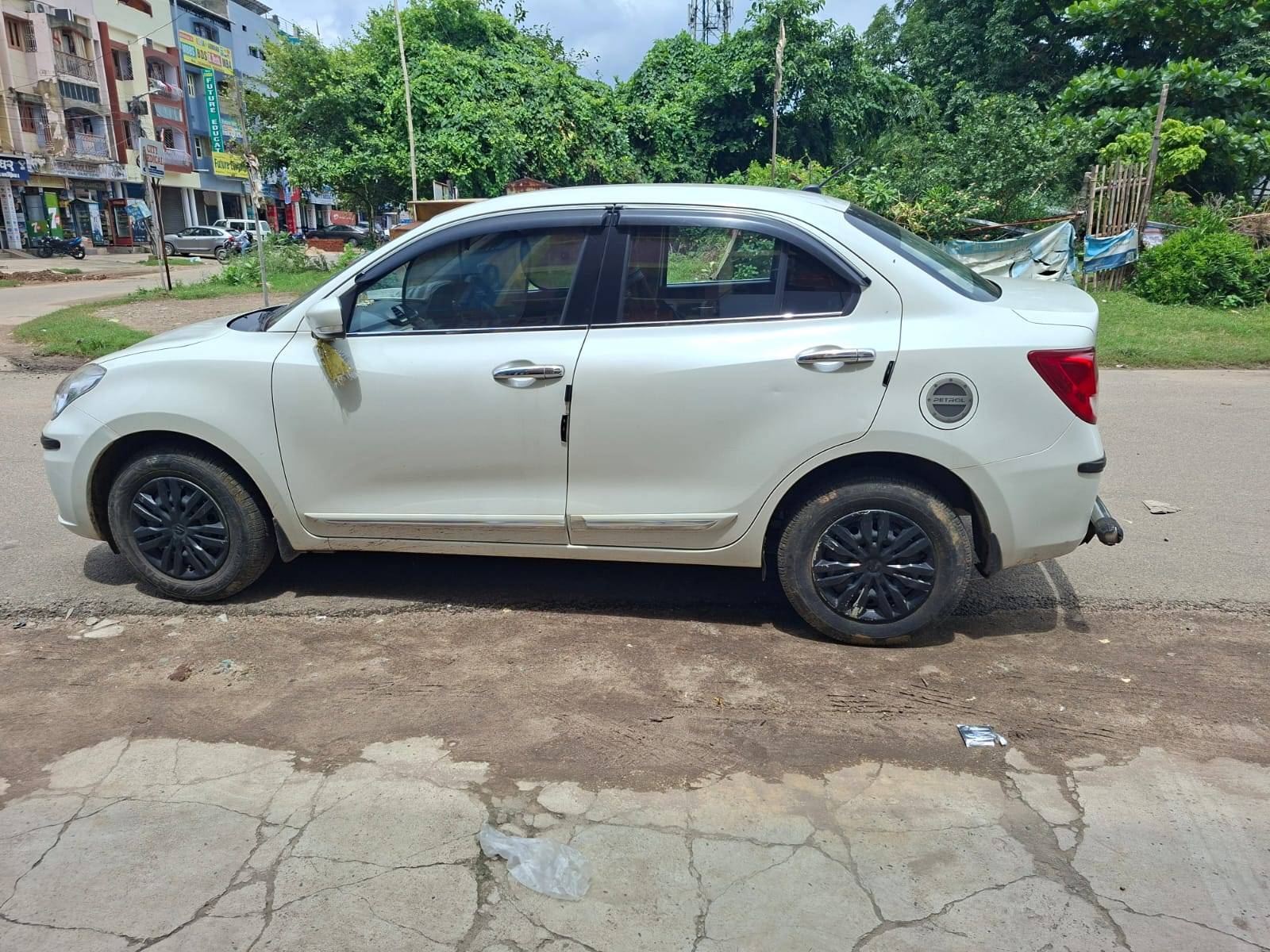 Maruti Suzuki Dzire - Photo 2