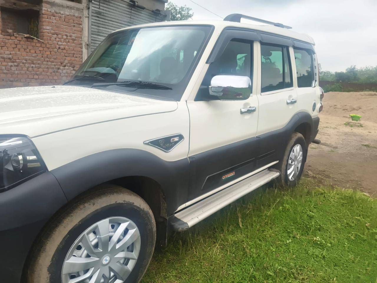 Mahindra Scorpio - Photo 11