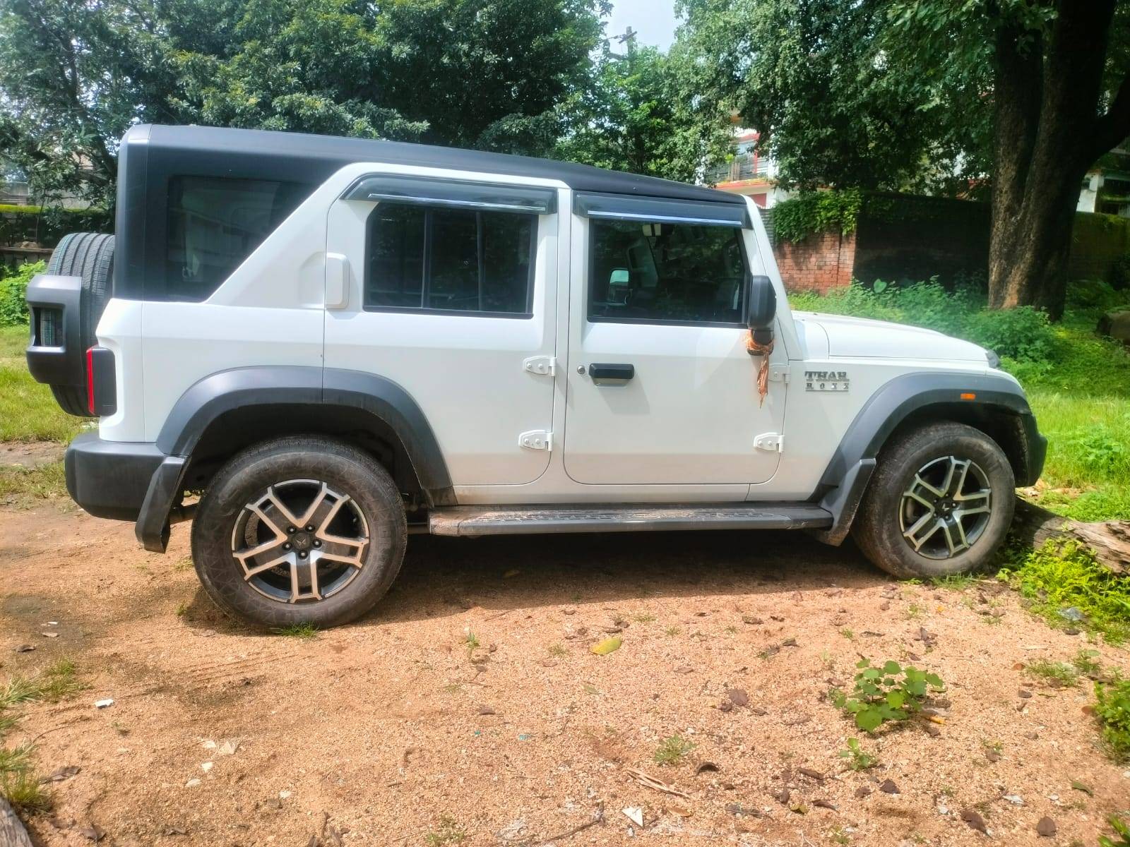 Mahindra thar roxx - Photo 3