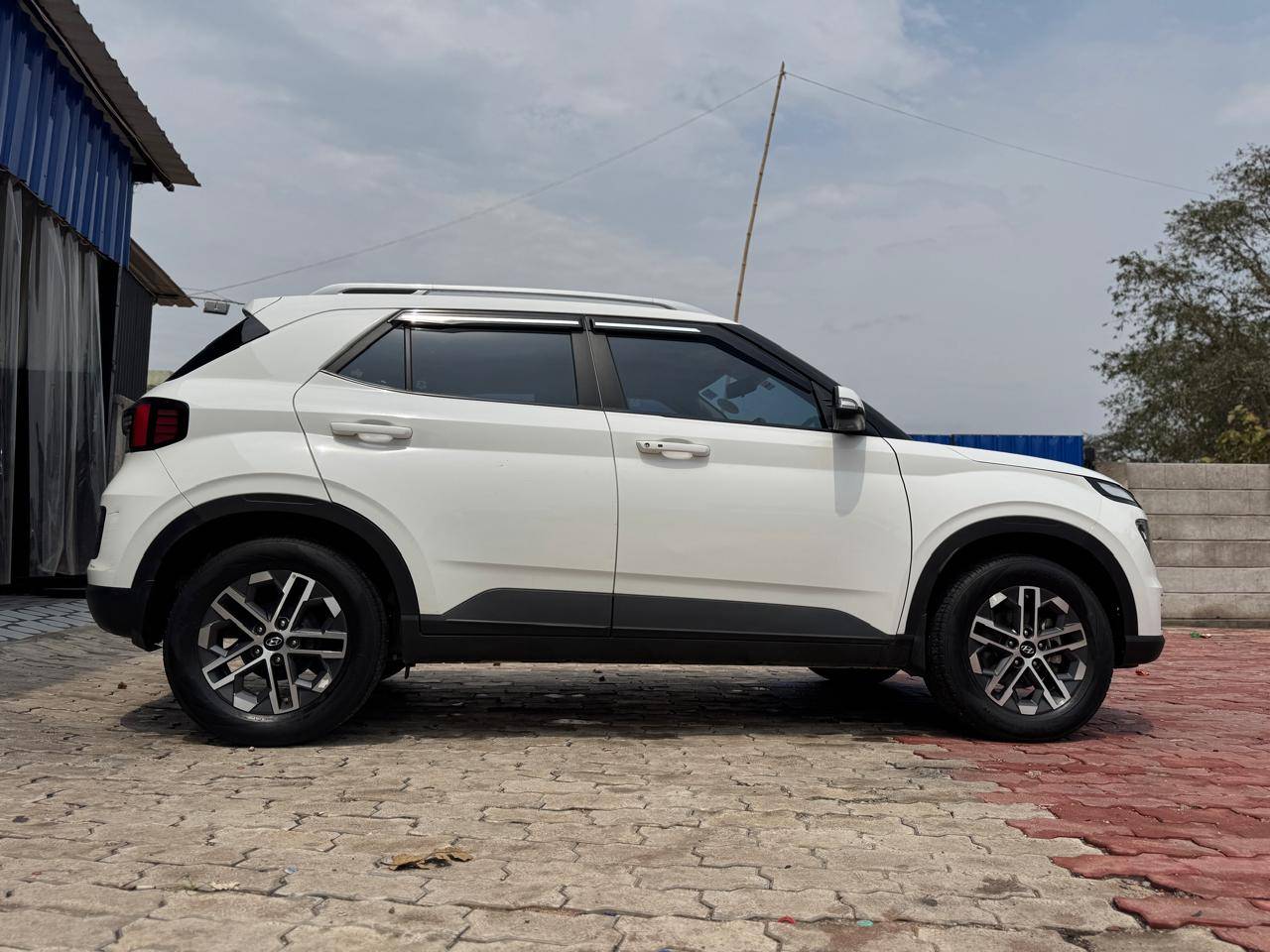 Hyundai Venue - Photo 2