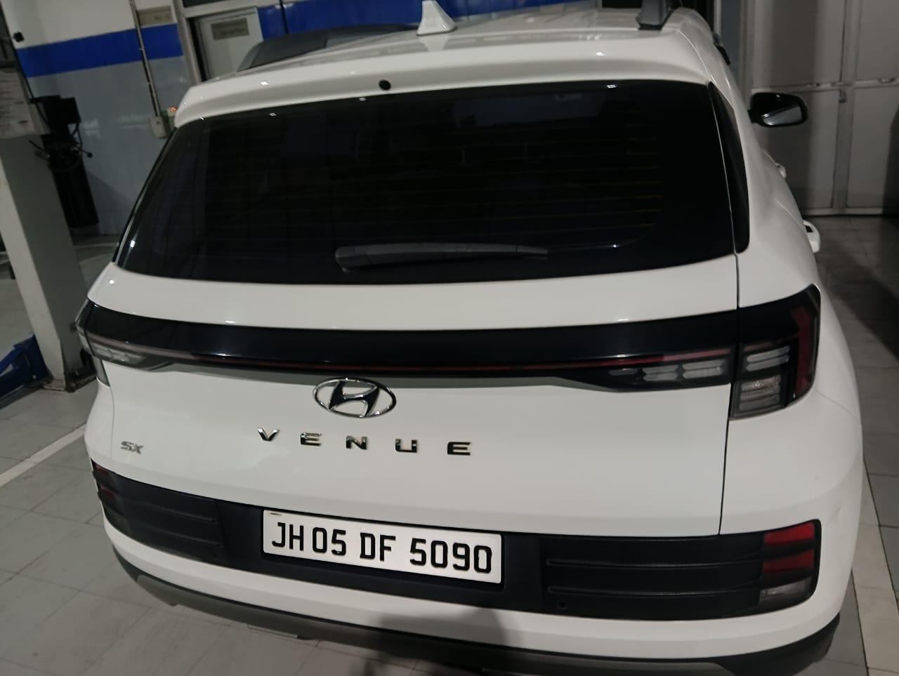 Hyundai Venue - Photo 3