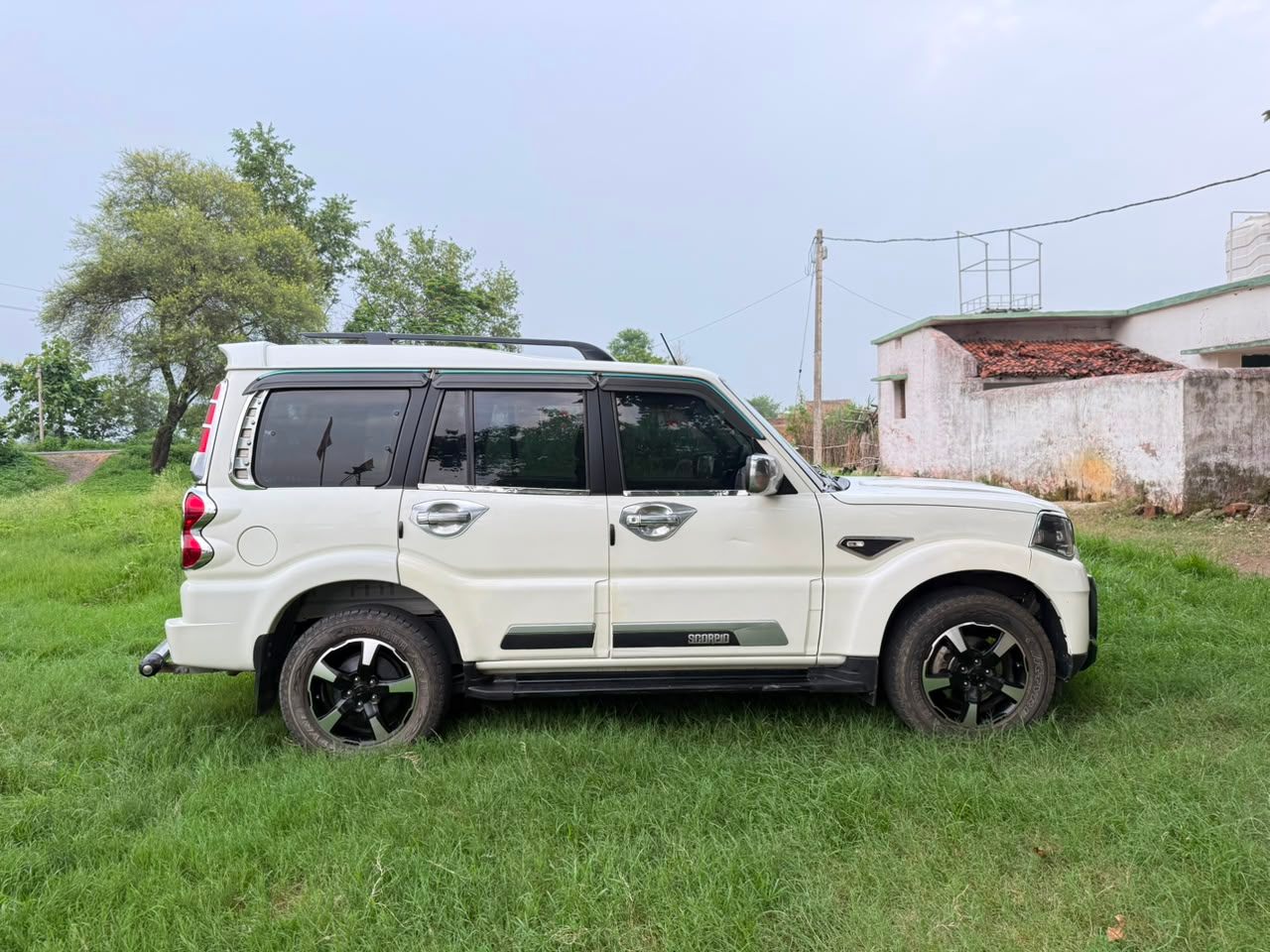 Mahindra Scorpio - Photo 12