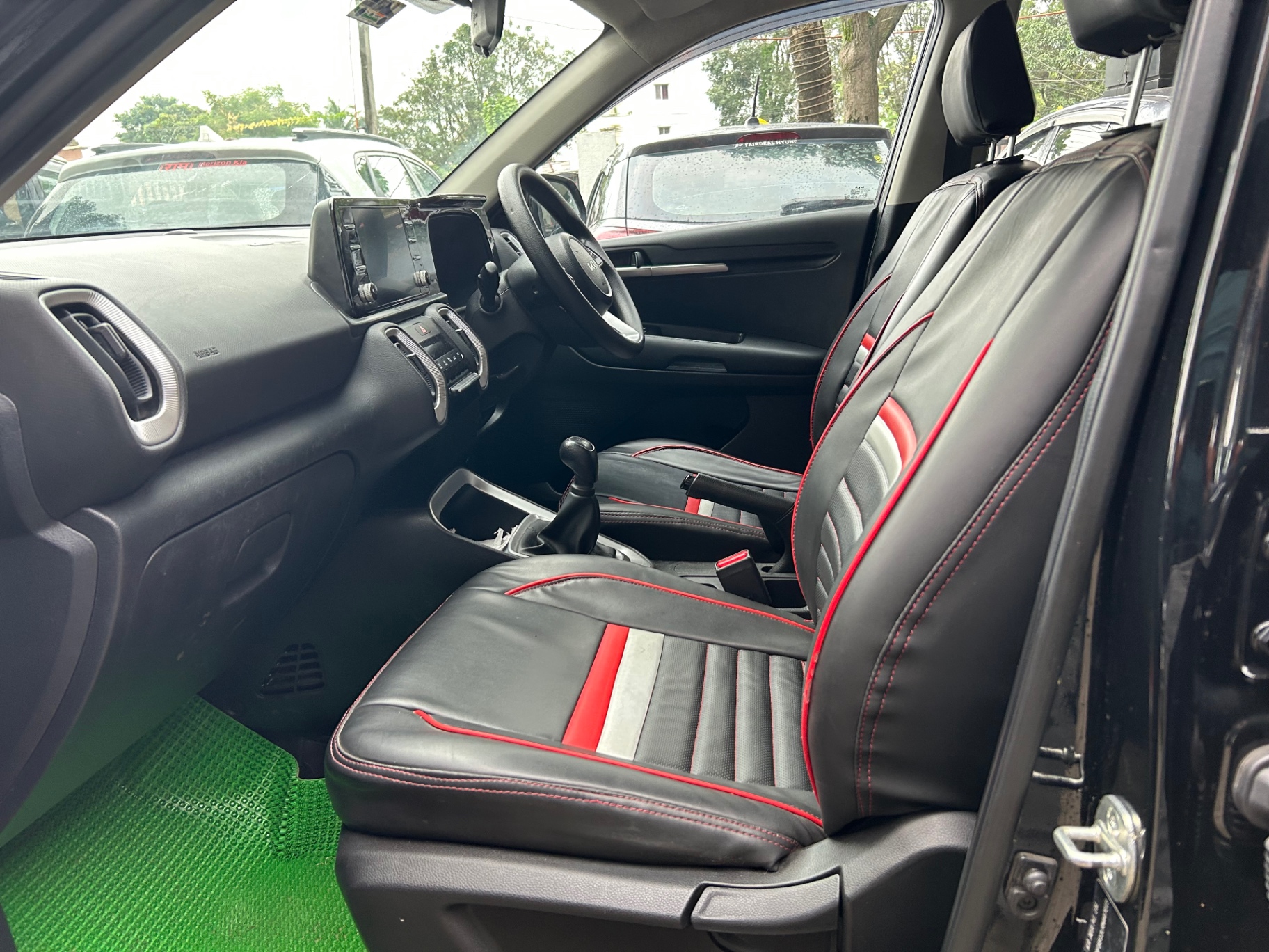 Kia Sonet - View 5