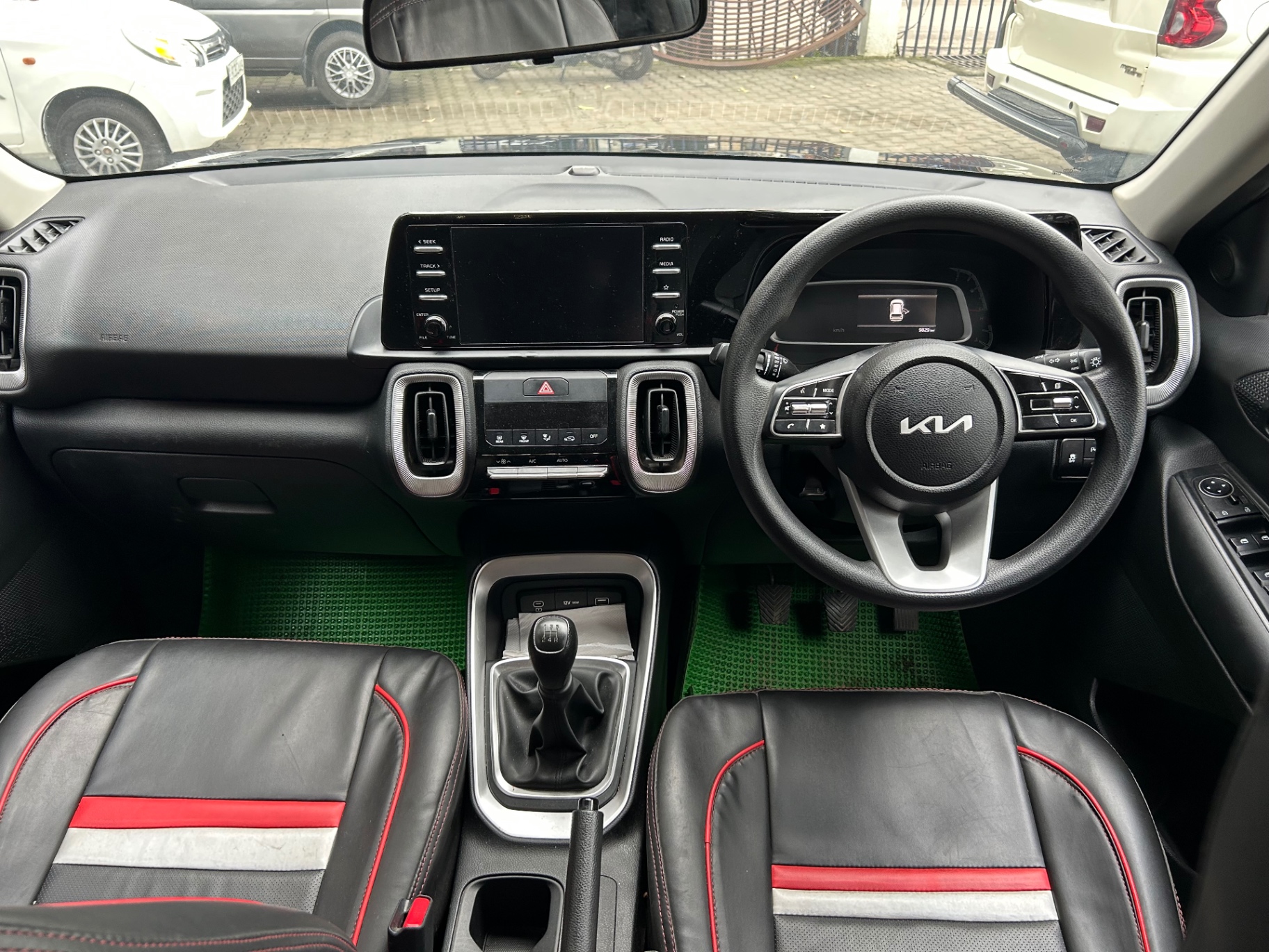 Kia Sonet - View 8