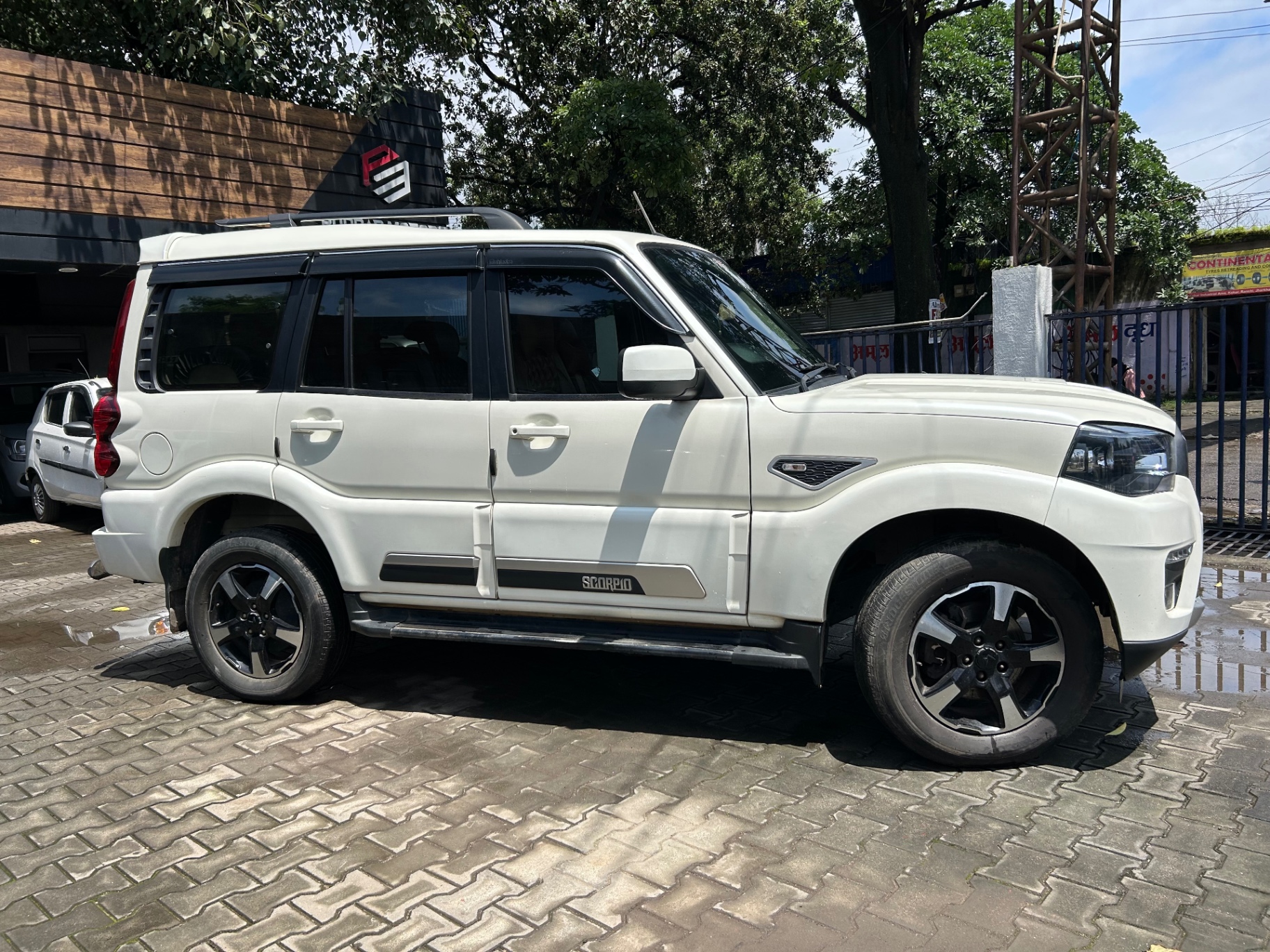 Mahindra Scorpio - View 2