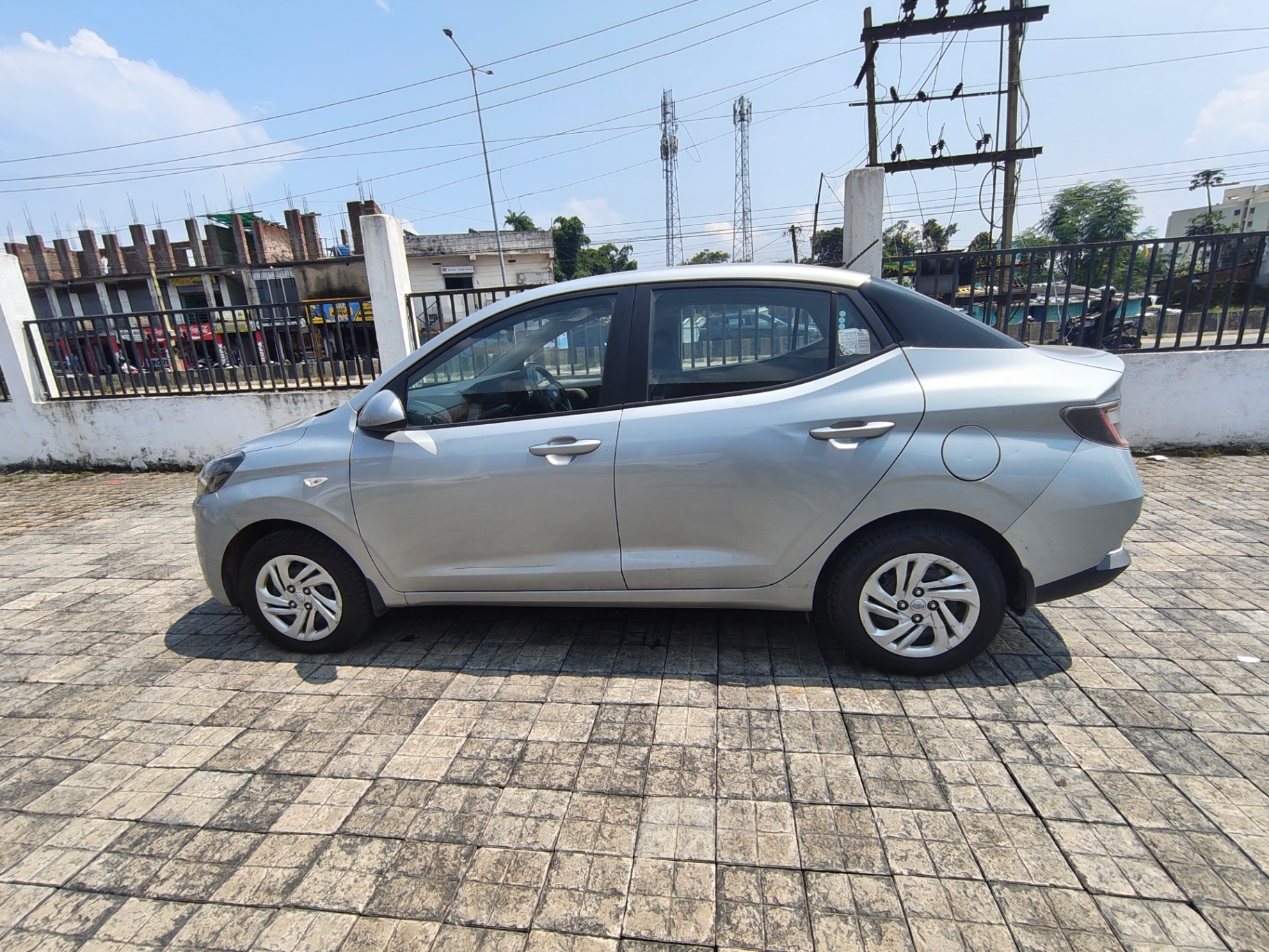 Hyundai Aura - View 2