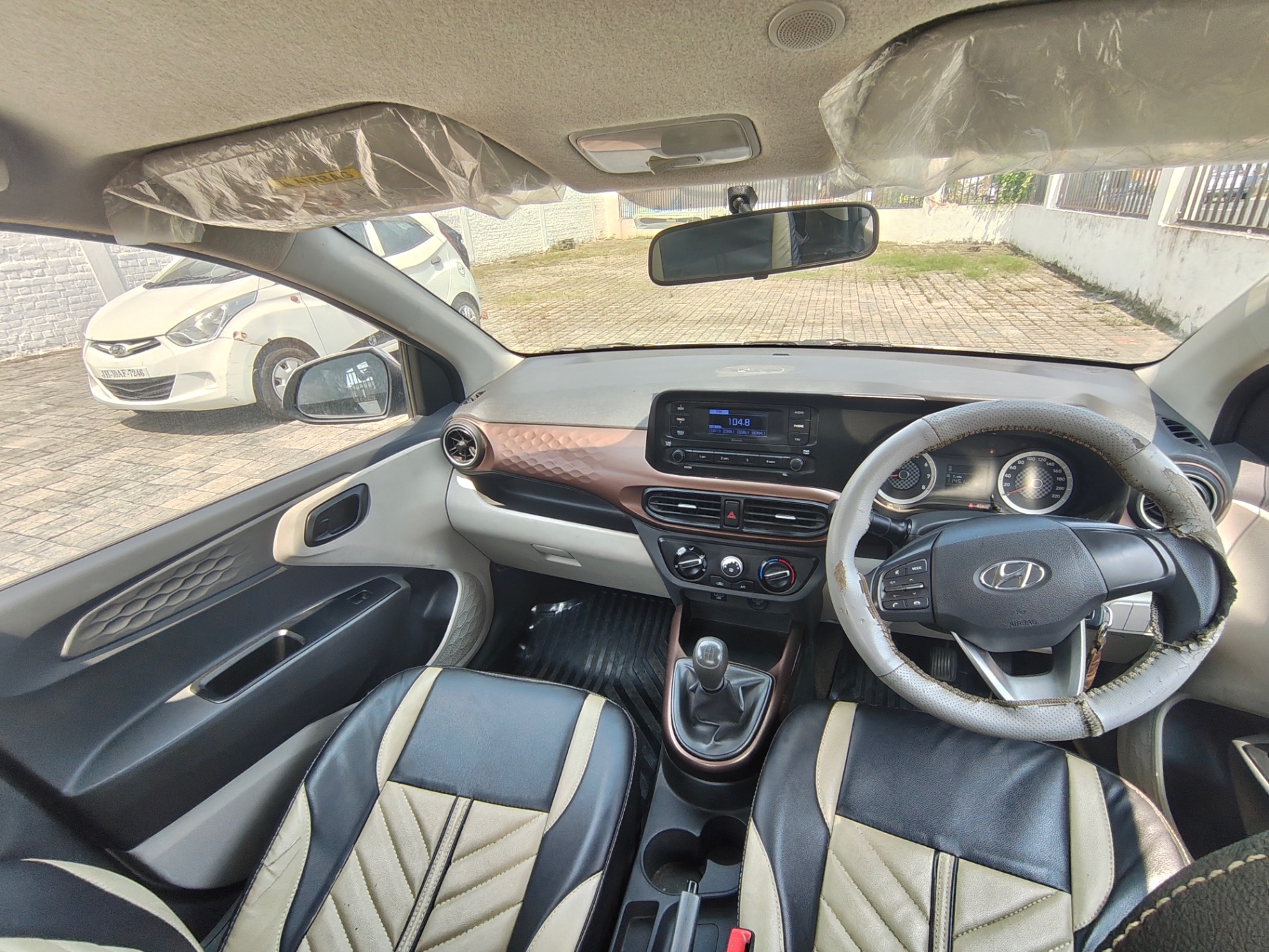 Hyundai Aura - View 5
