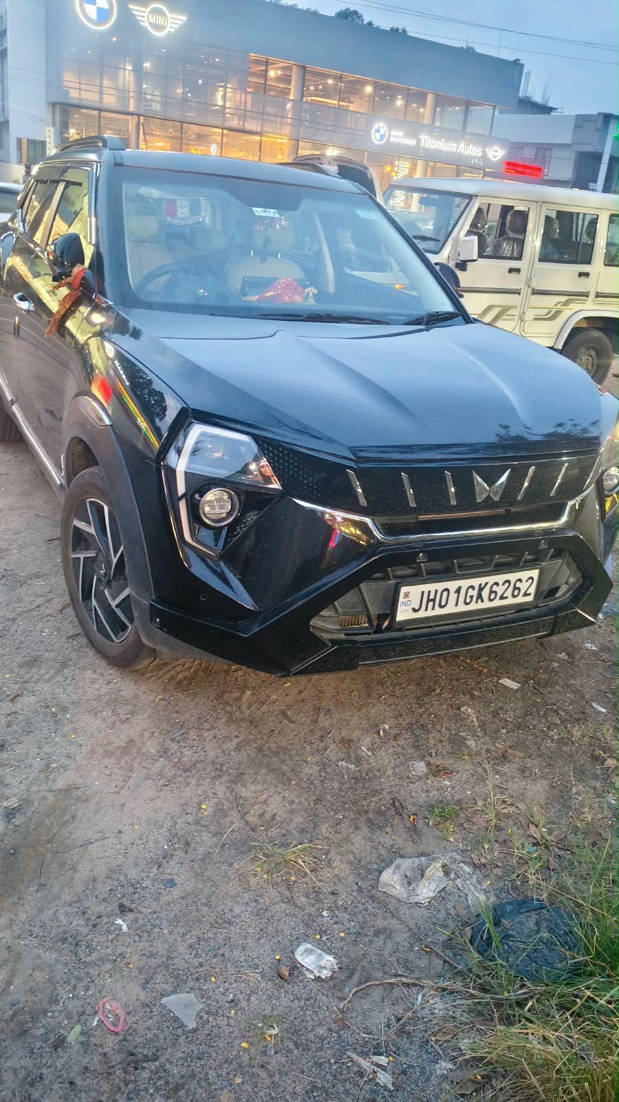 Mahindra xuv3xo - Photo 2