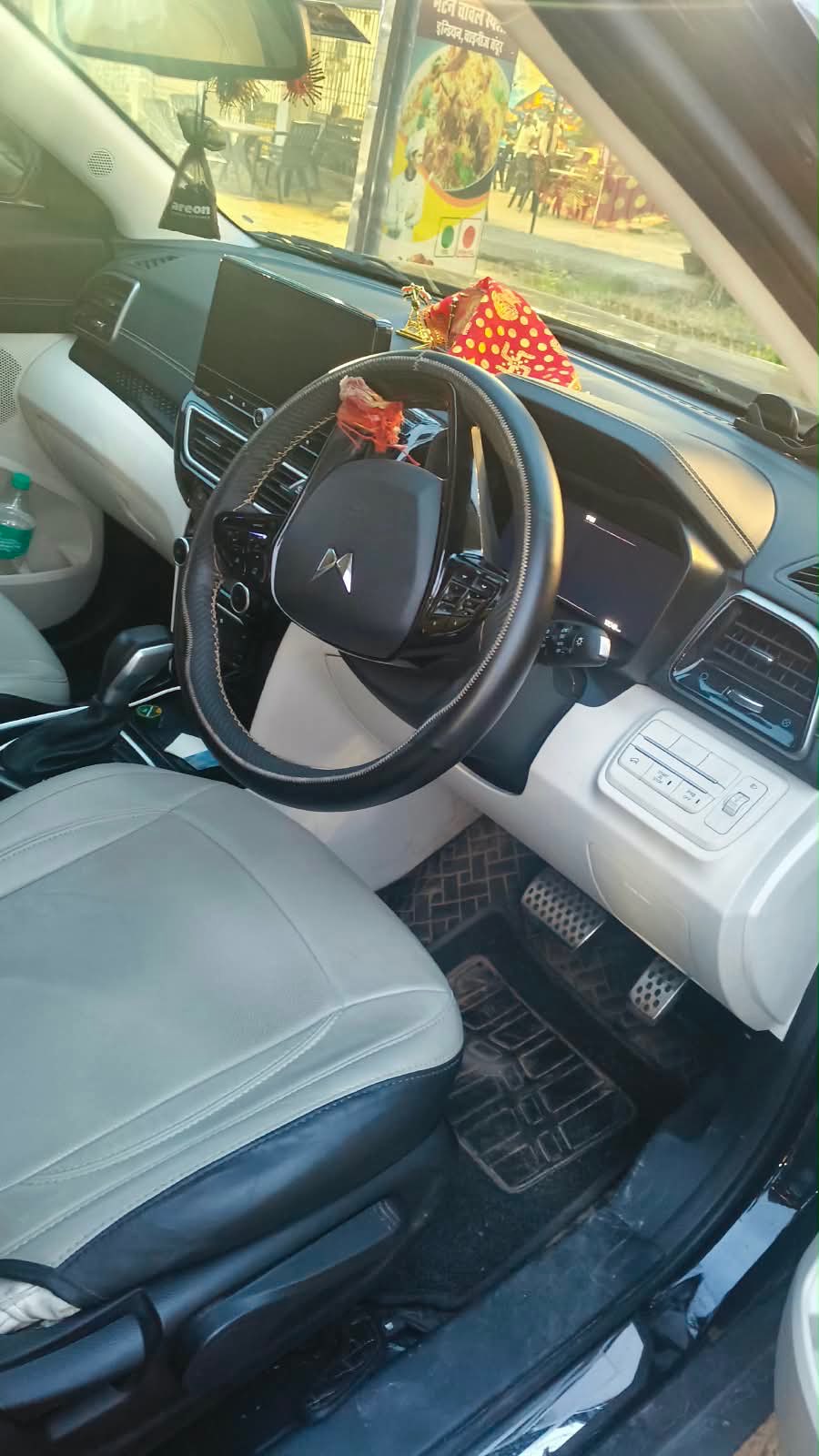 Mahindra xuv3xo - Photo 10