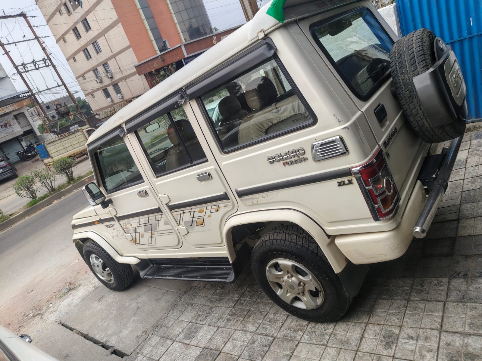 Mahindra Bolero - View 2