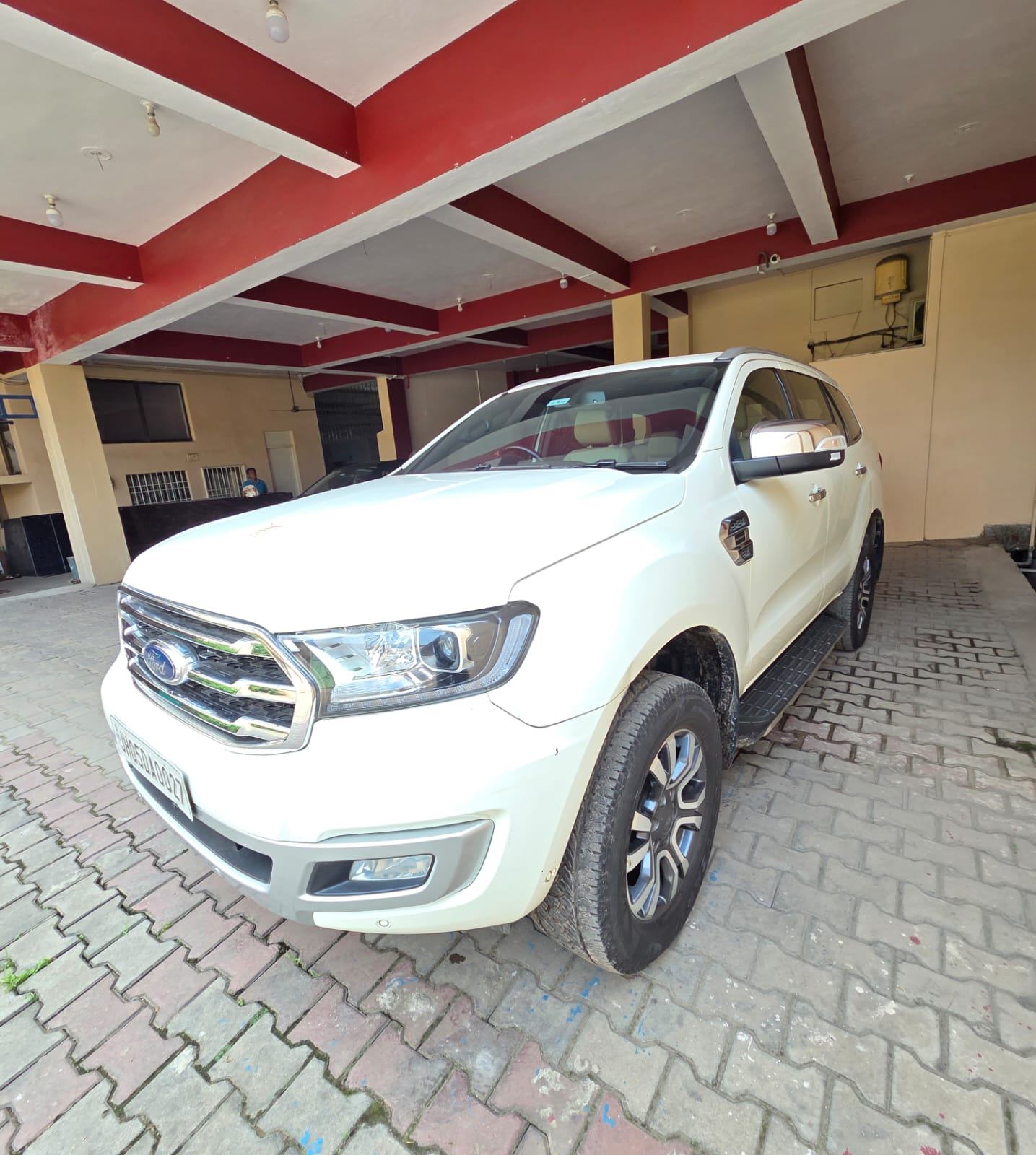 Ford Endeavour - Photo 4