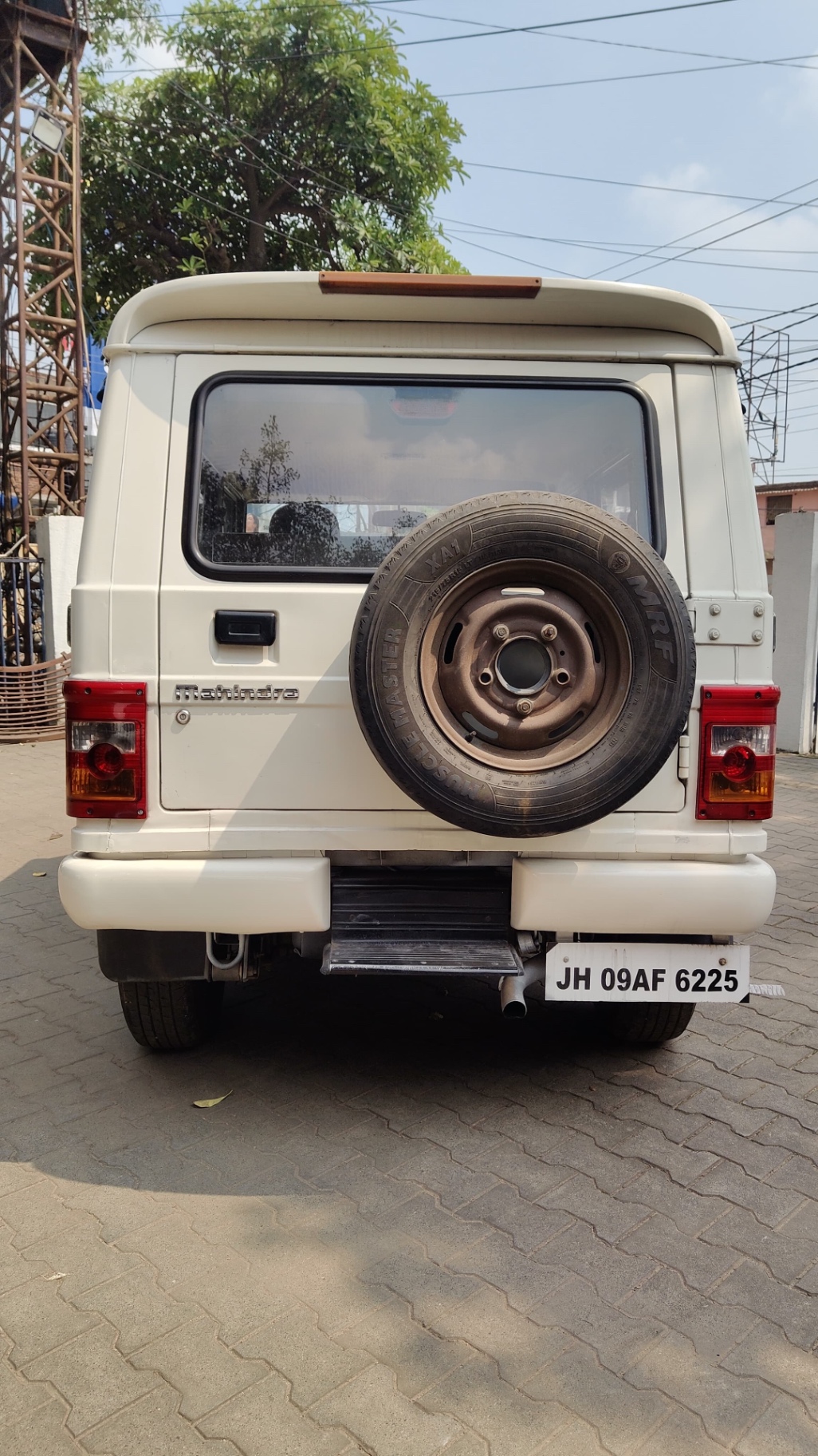 Mahindra Bolero - View 2
