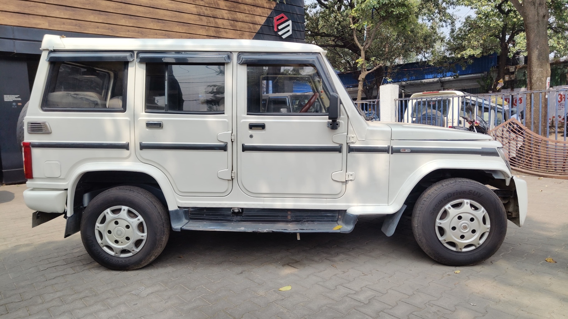 Mahindra Bolero - View 4