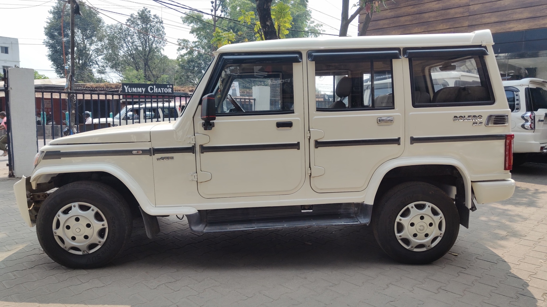 Mahindra Bolero - View 3